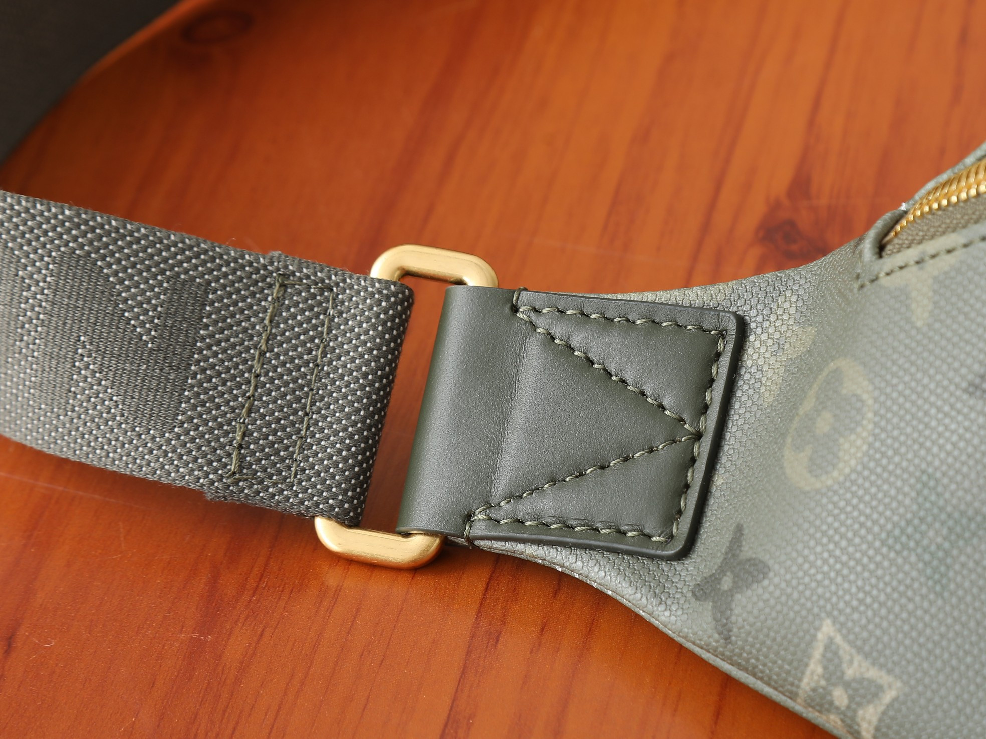 LV Rush Bumbag M26933 30x15x8cm
