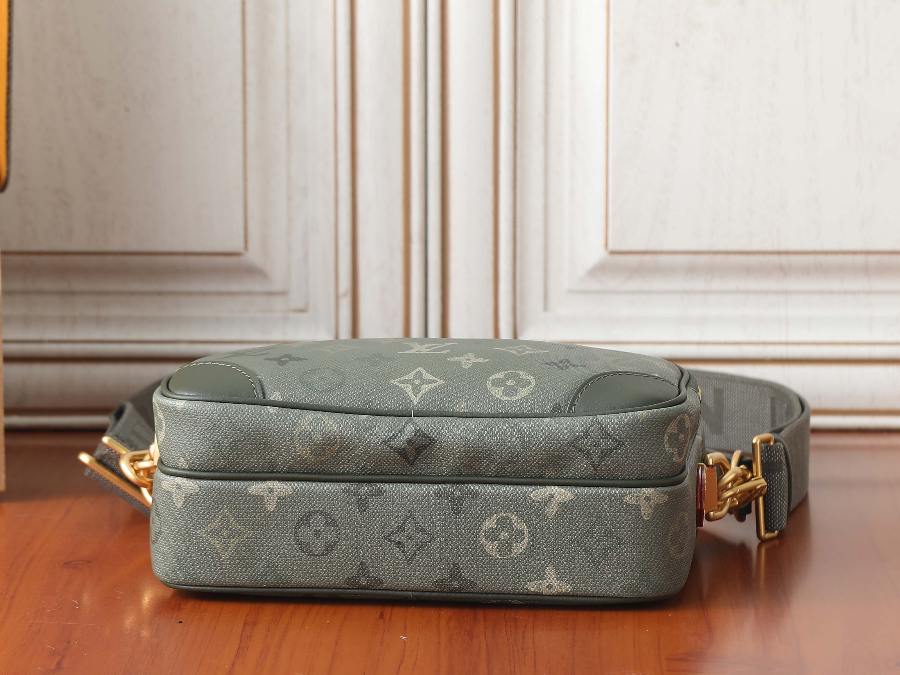LV Nil M27095 25x17.5x11cm