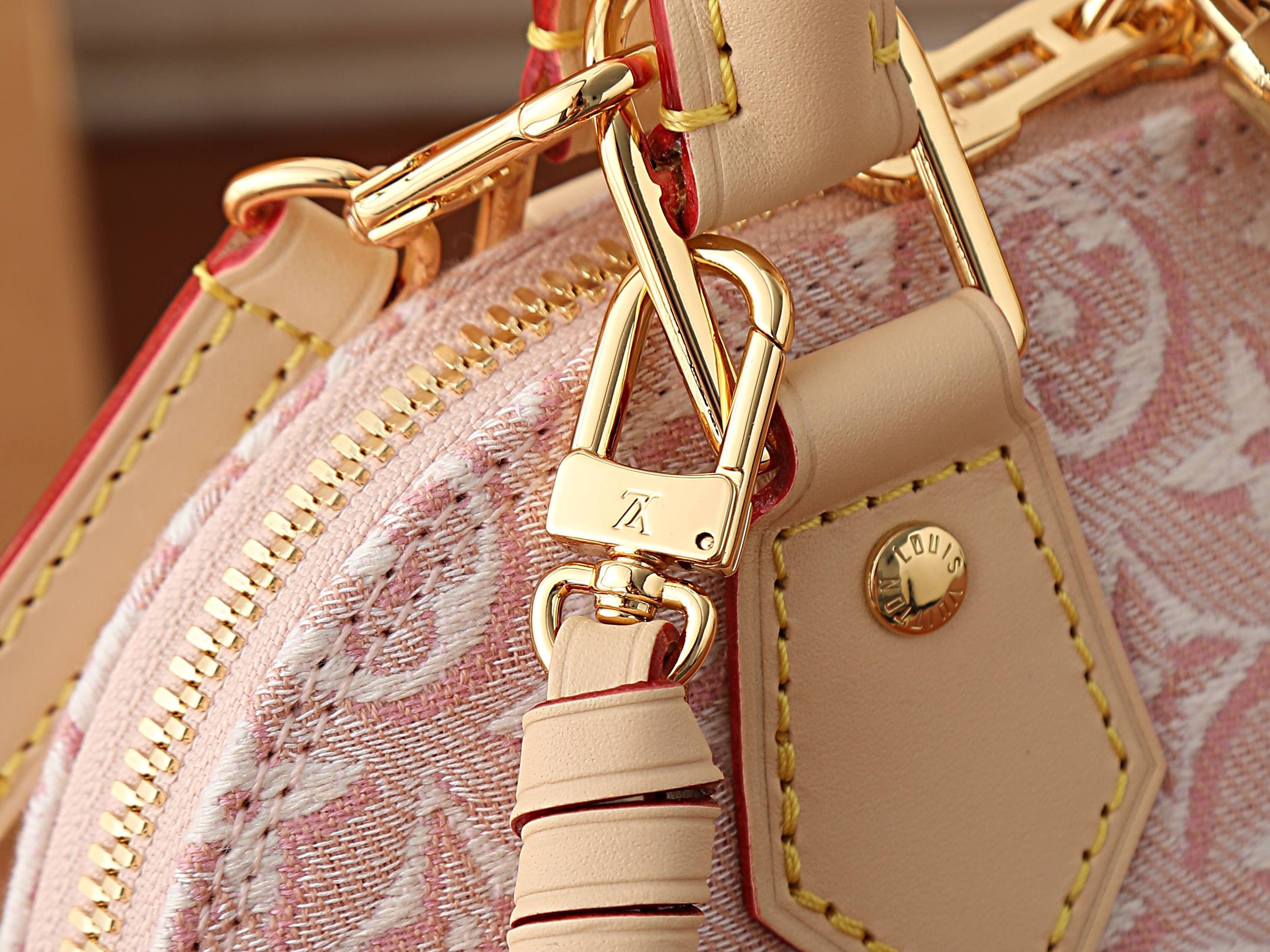 LV Alma BB M2A378 23.5x17.5x11.5cm