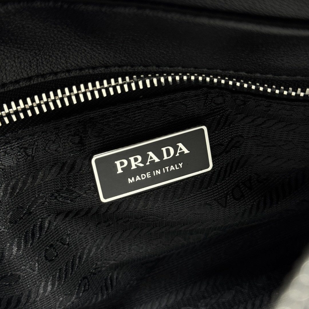 Pra*a karin small leather bag 14x24x9cm