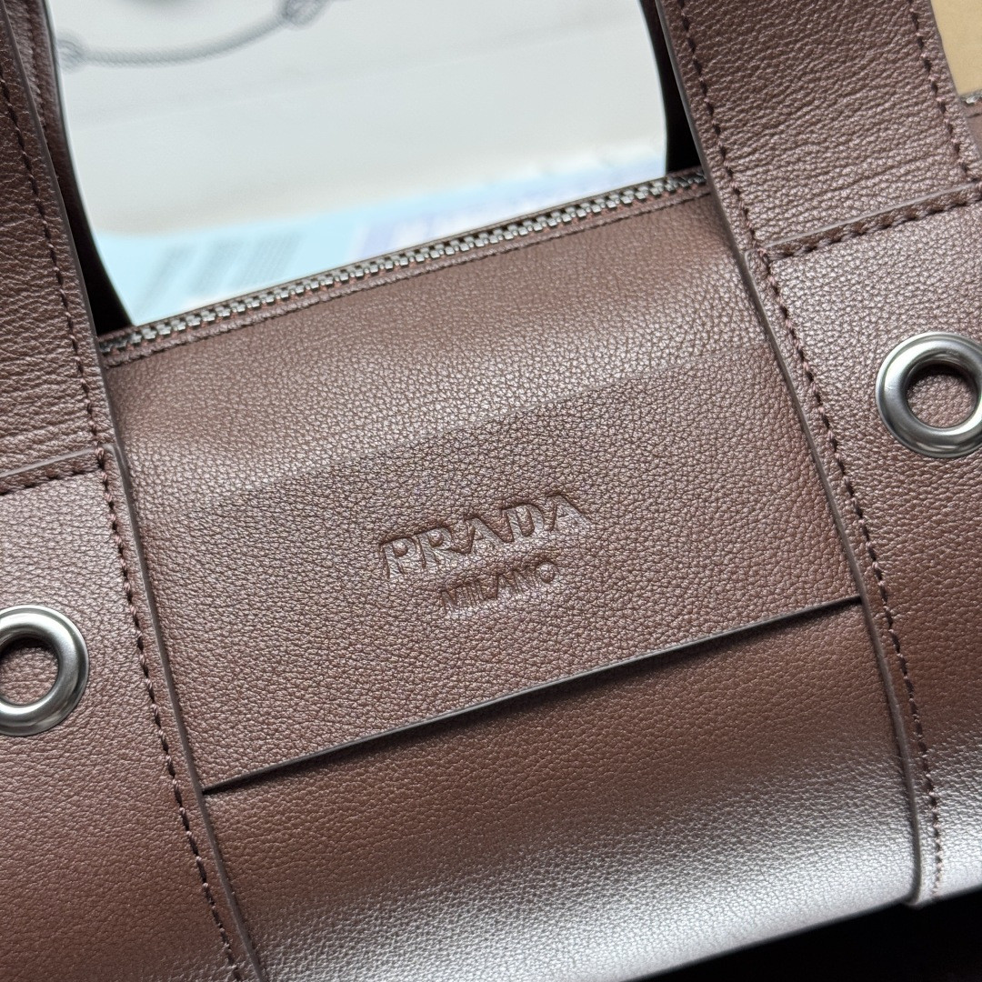 Pra*a route medium leather top handle bag 12x29x12cm