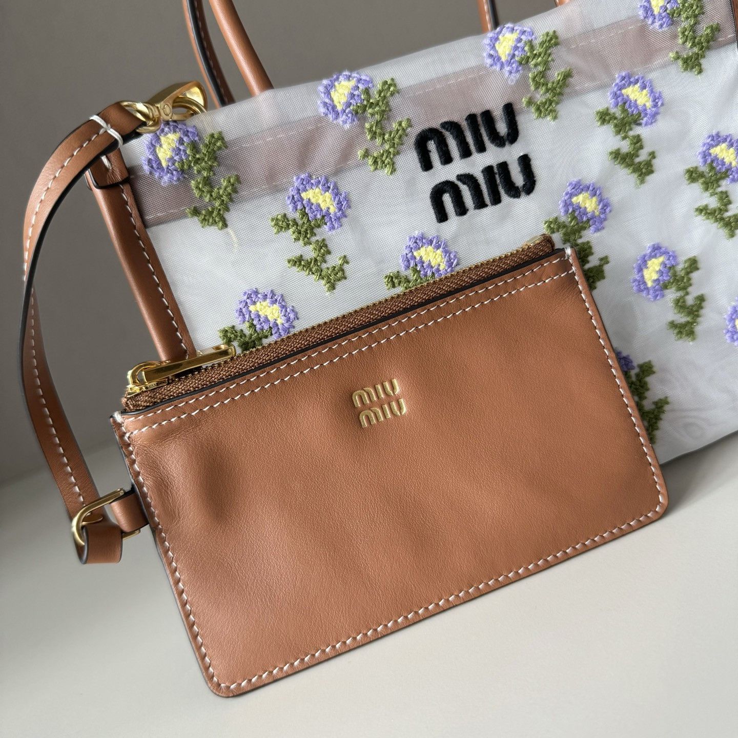 M1v M1v embroidered mesh top-handle bag 14x19.5x9cm