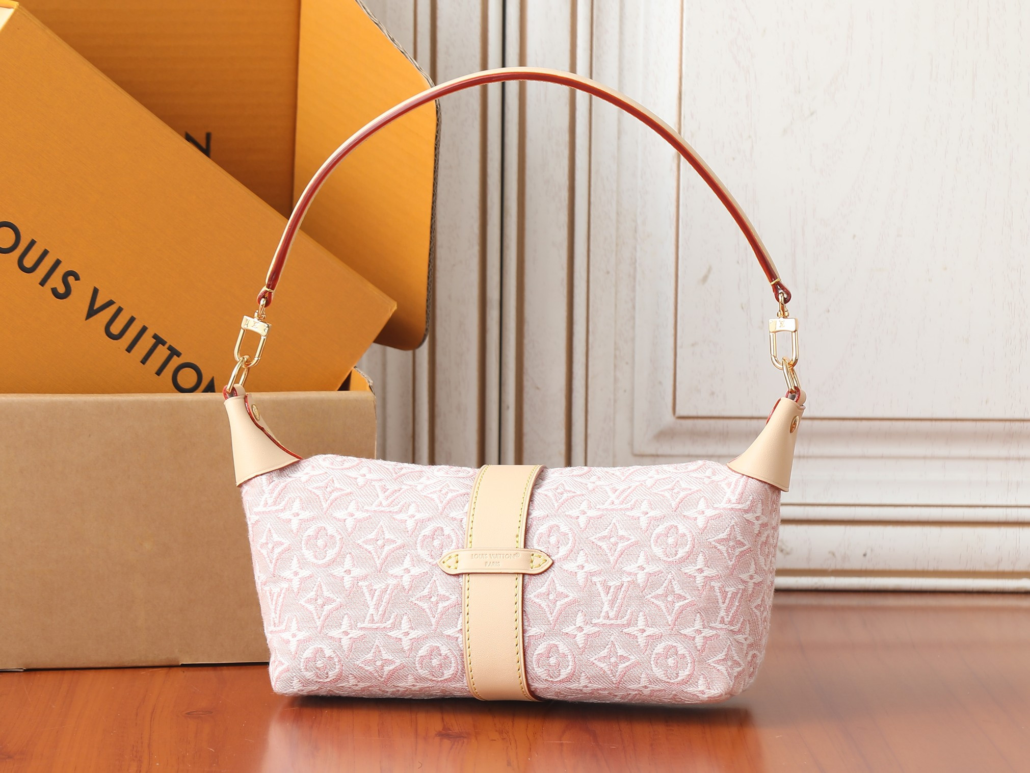 LV Pochette Mia M2A382 22x14.5x8cm