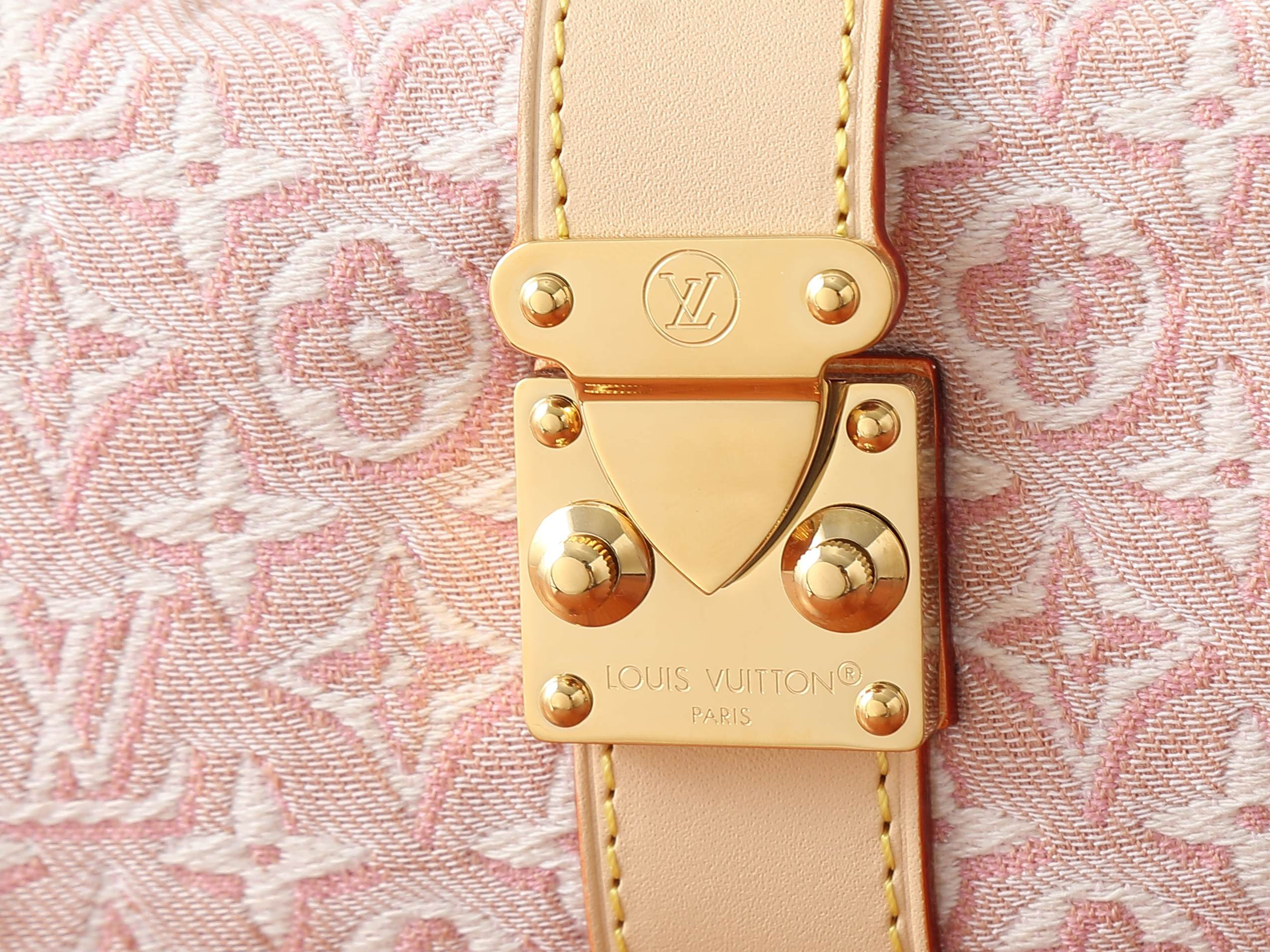 LV Pochette Mia M2A382 22x14.5x8cm
