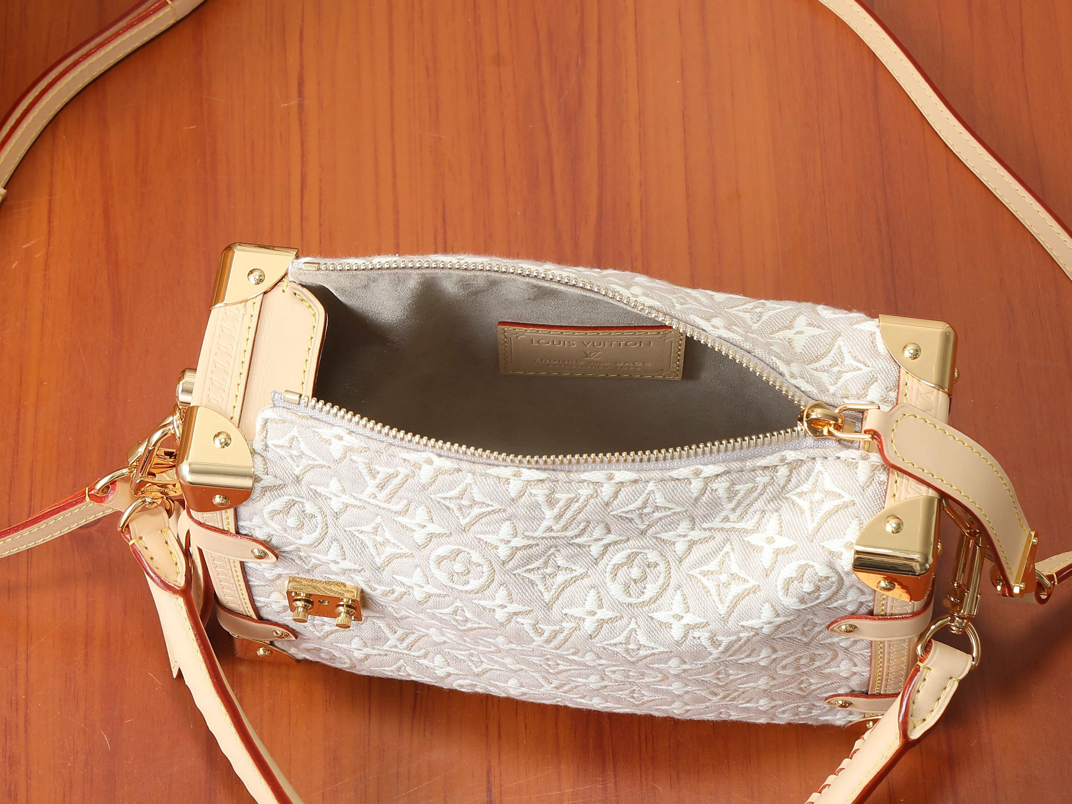 LV Side Trunk MM M2A145 23.5x16x8.5cm