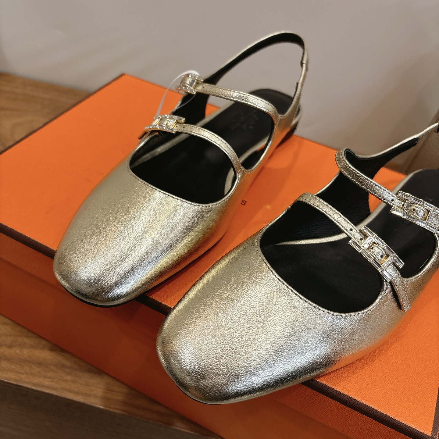 ua H**mes mila slingback