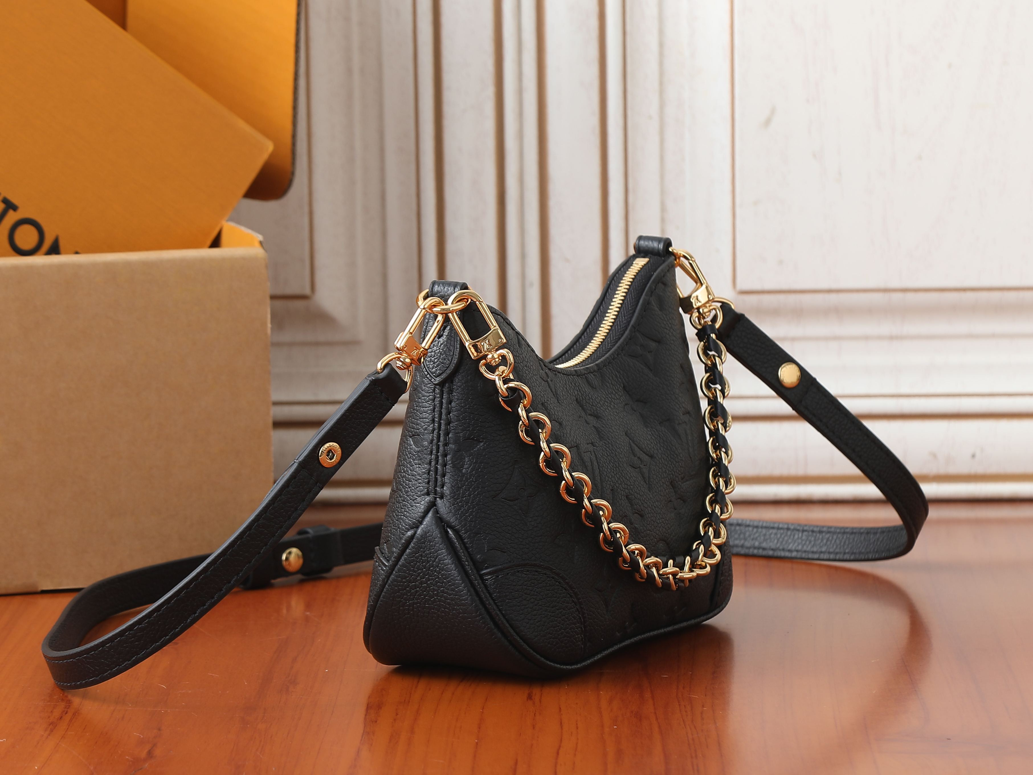 LV Nano Boulogne M28427 19x13x8cm