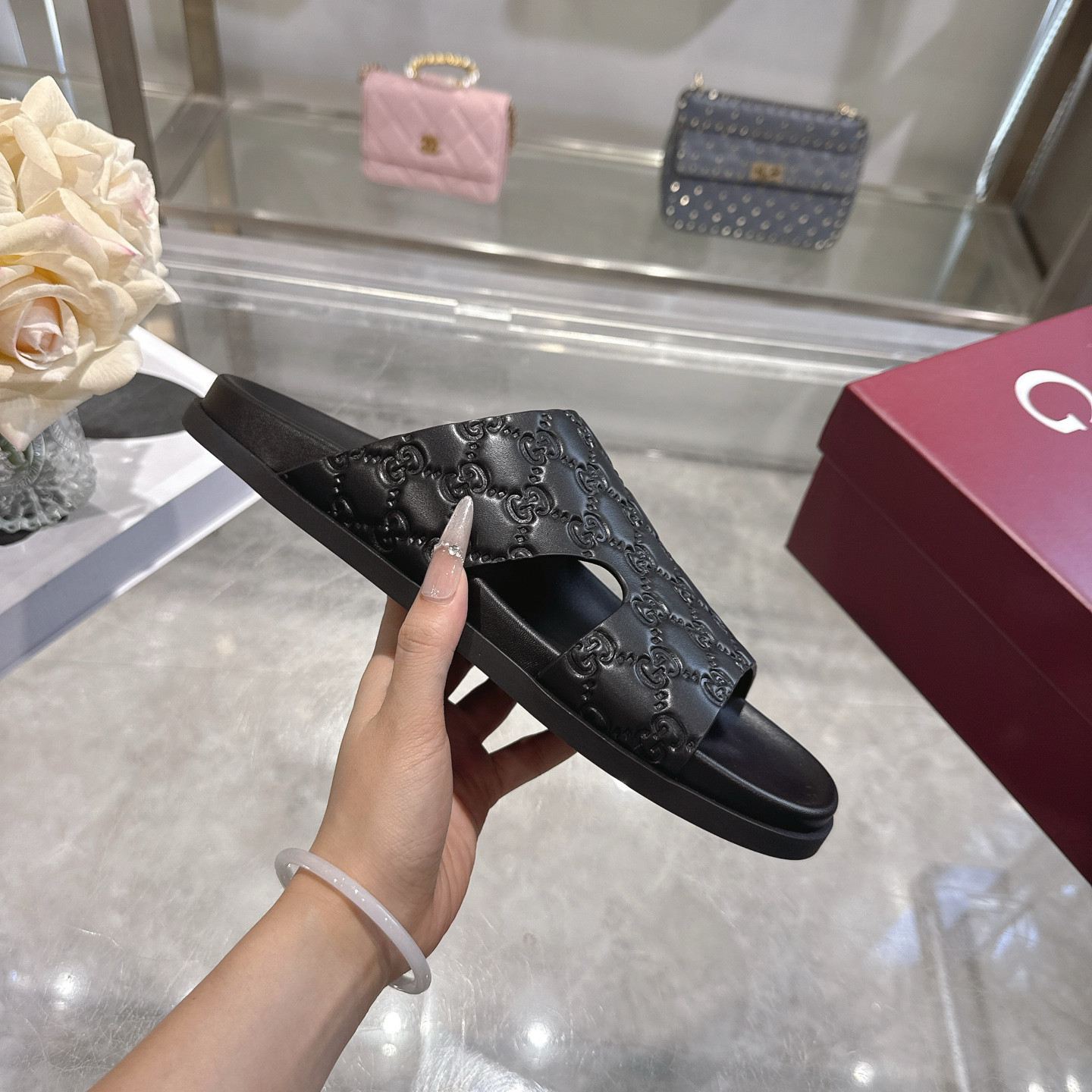 ua G*u*i slides
