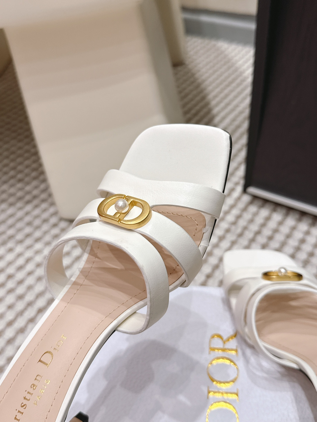 ua D*or or 30m slide with heel