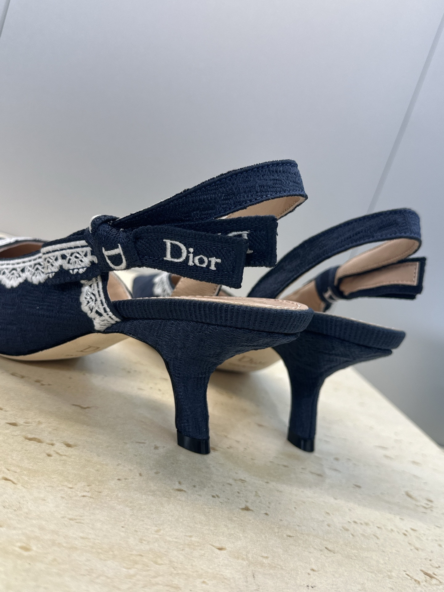 ua D*or j