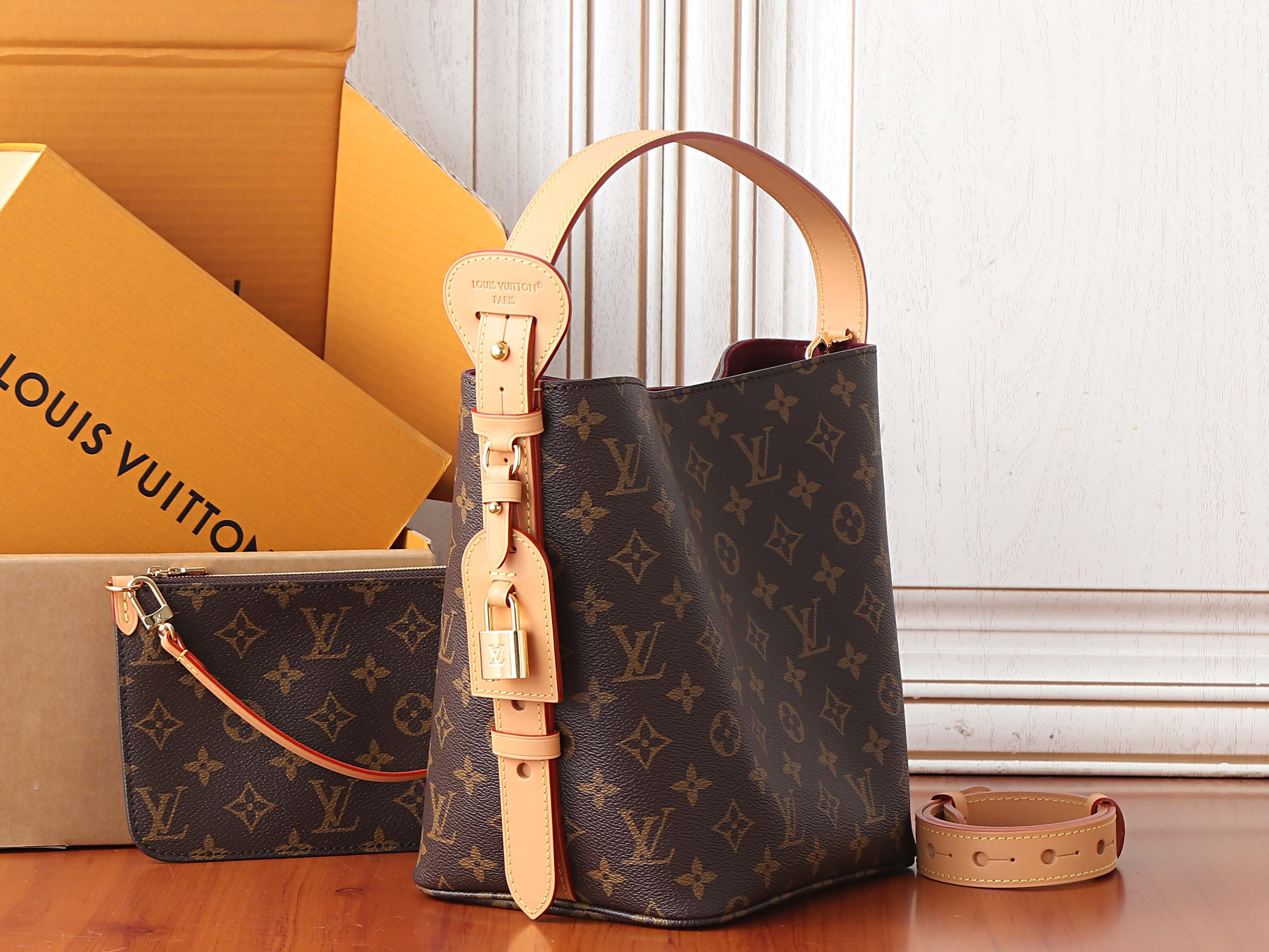 LV All In MM M29628 21x24x16cm