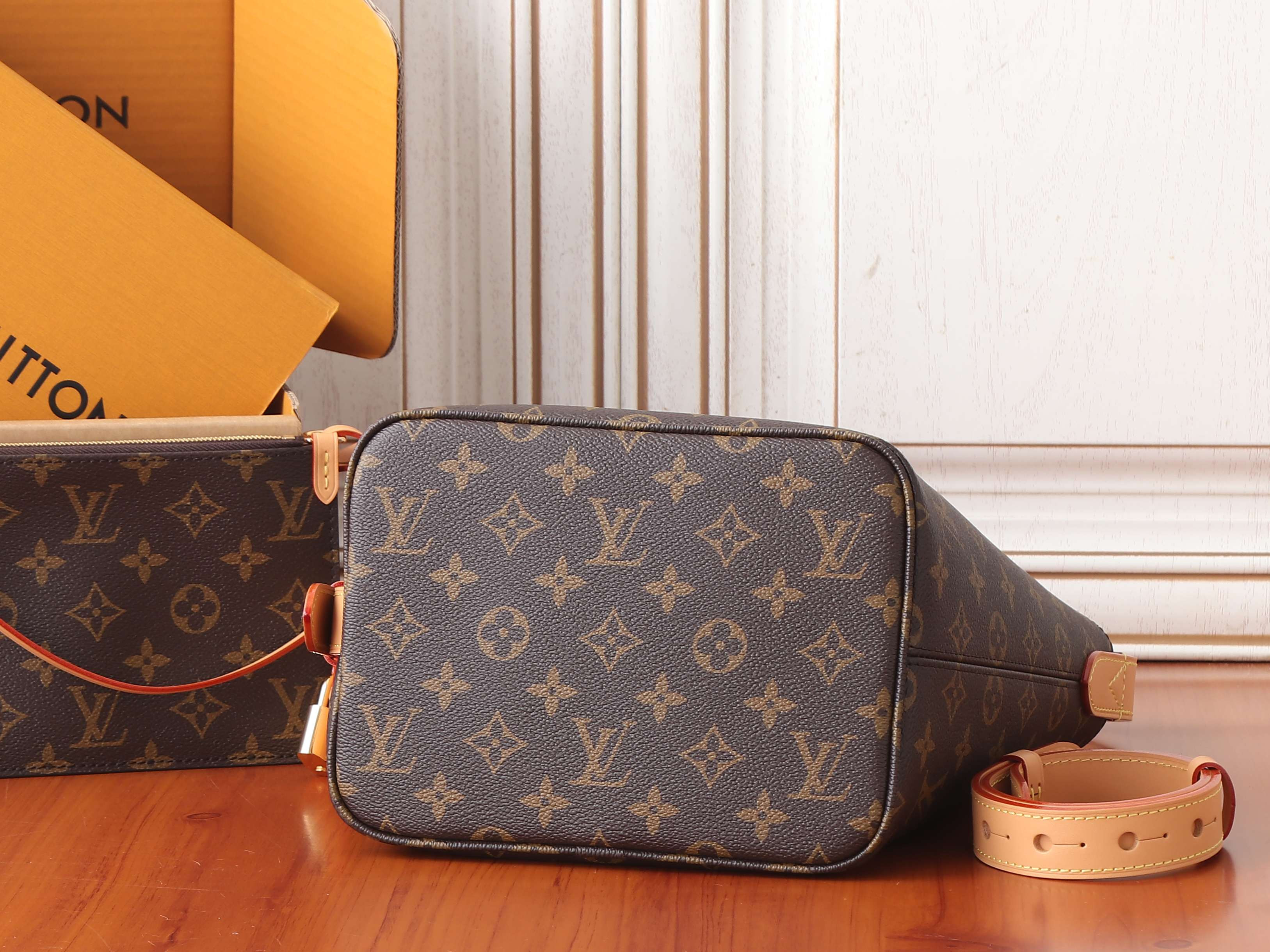 LV All In MM M29628 21x24x16cm