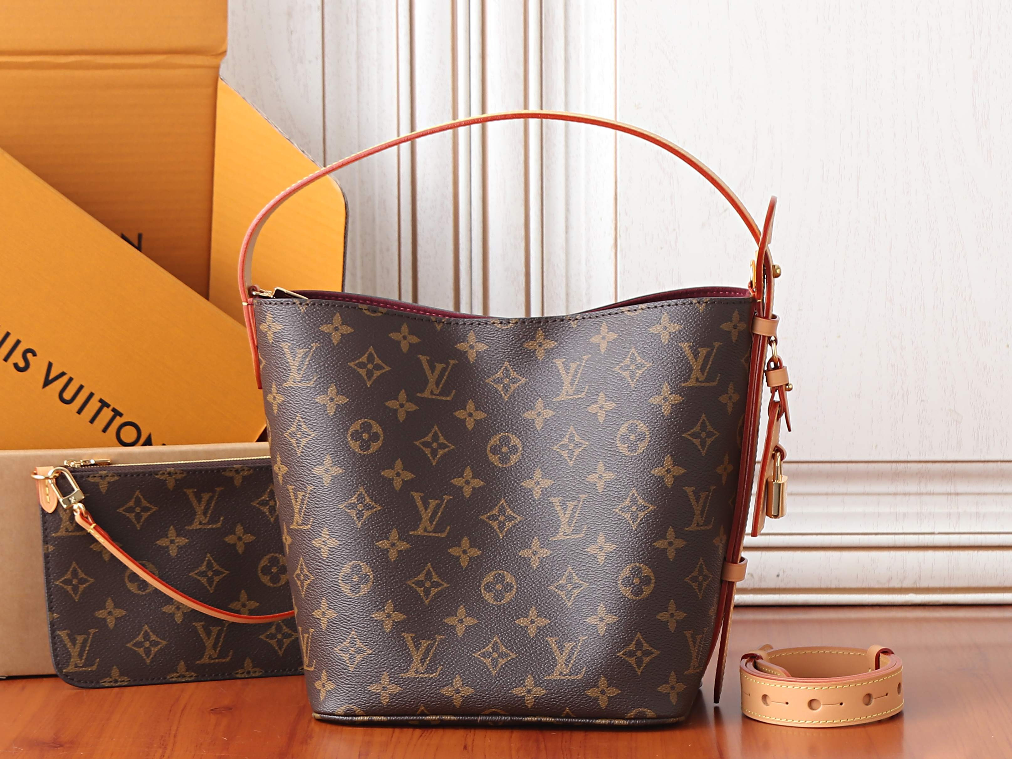 LV All In MM M29628 21x24x16cm