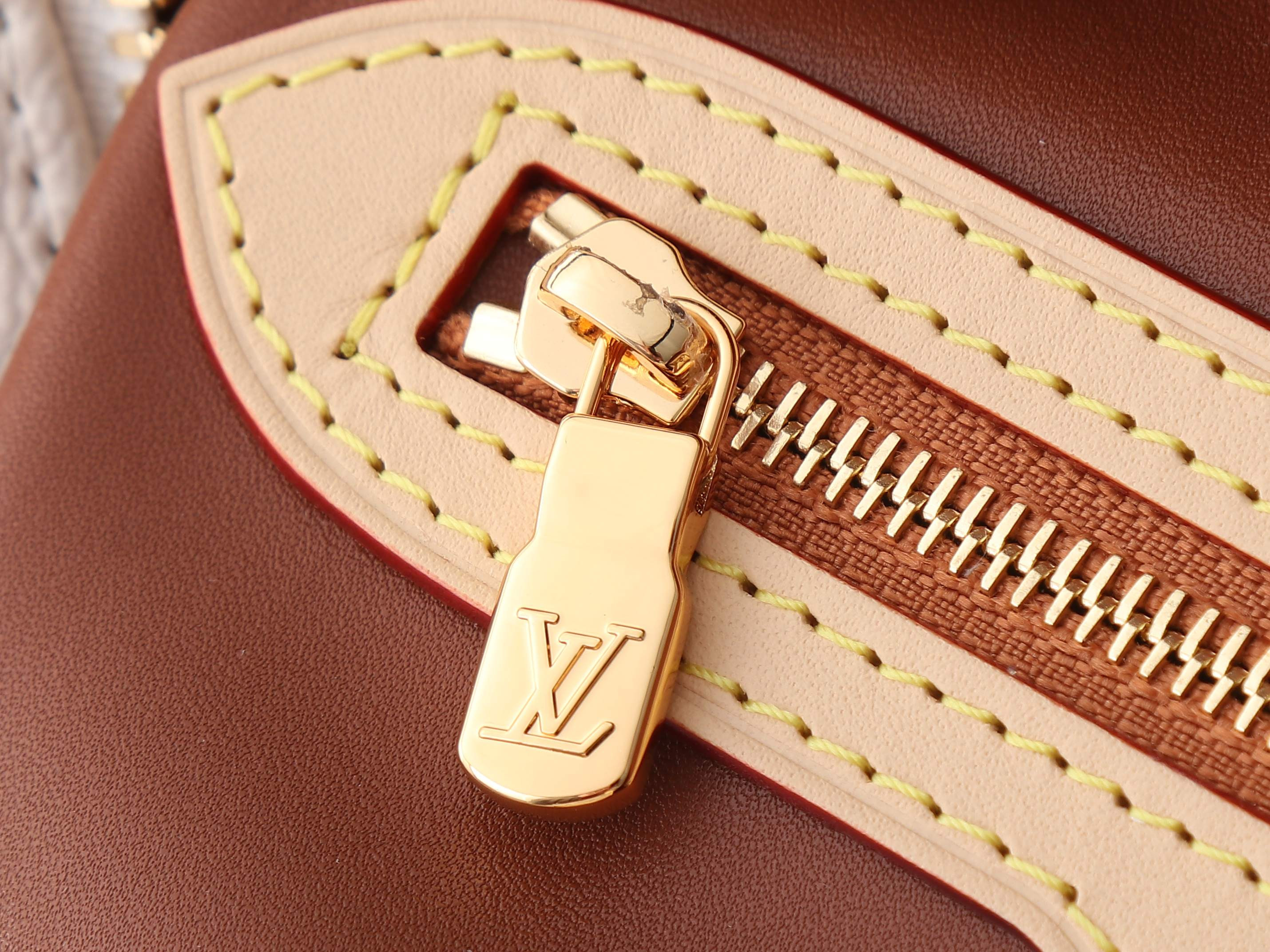 LV Speedy Bandouliere 25 M2A038 26x19x15cm
