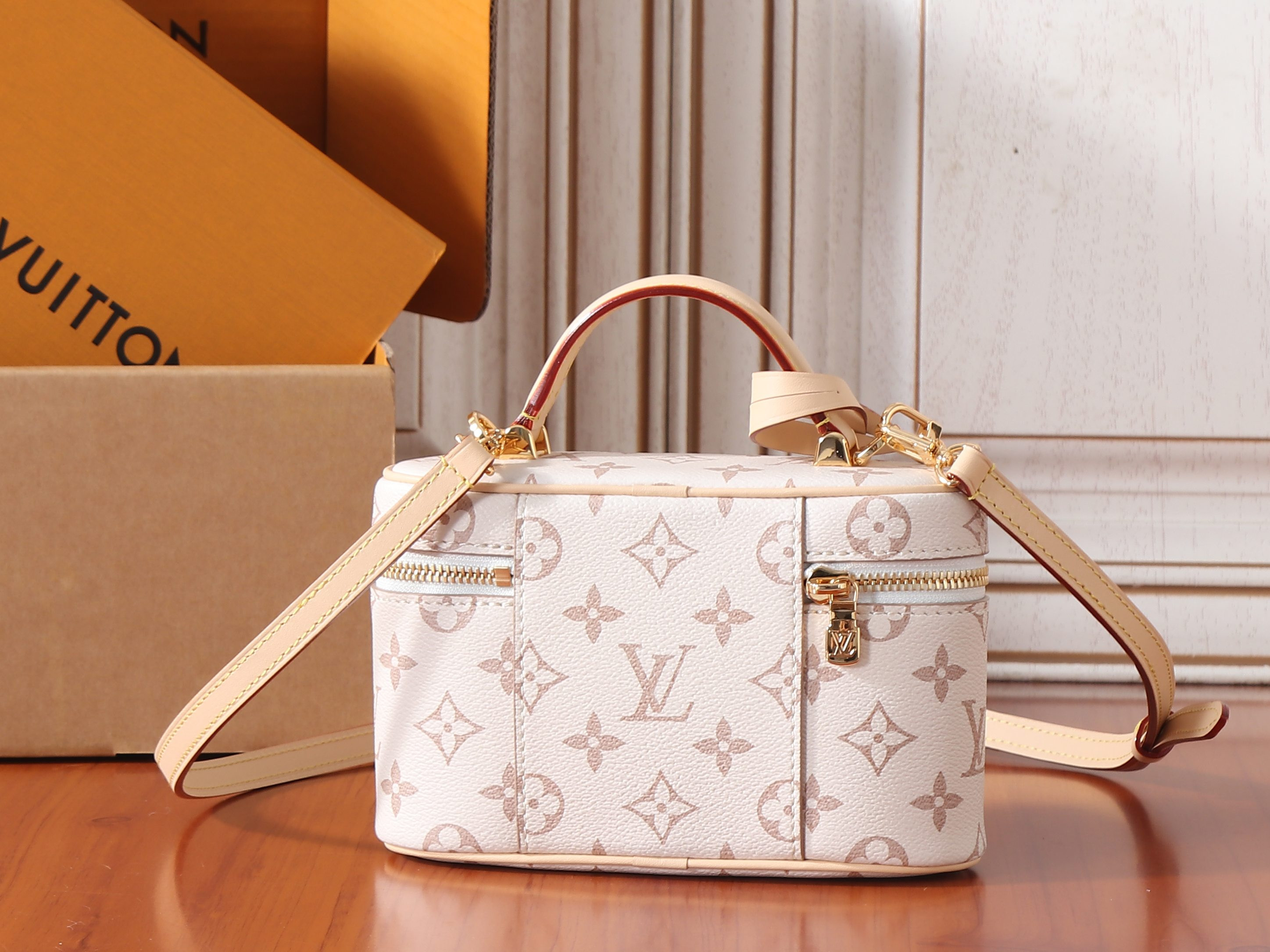 LV Vanity Chain Pouch M29782 19x11.5x6.5cm