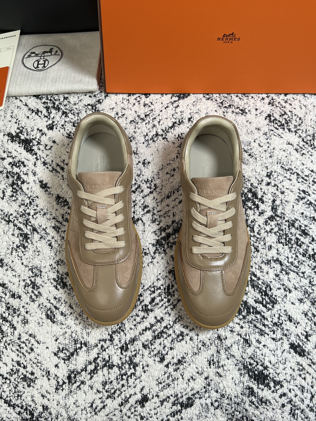 ua H**mes match sneakers