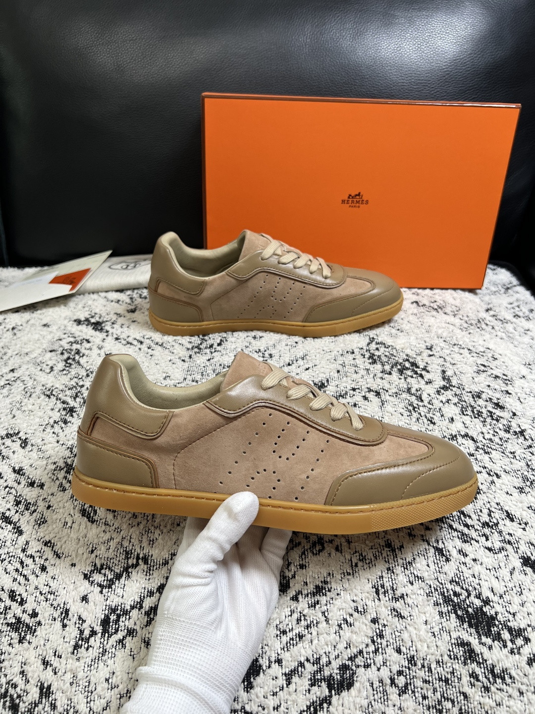 ua H**mes match sneakers