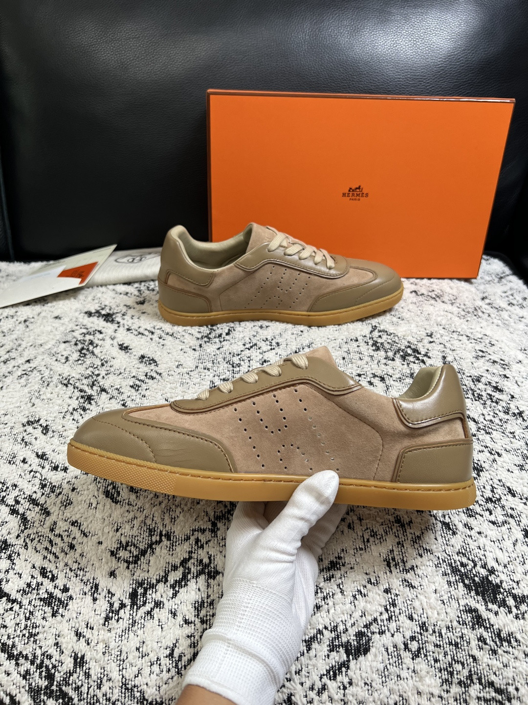 ua H**mes match sneakers