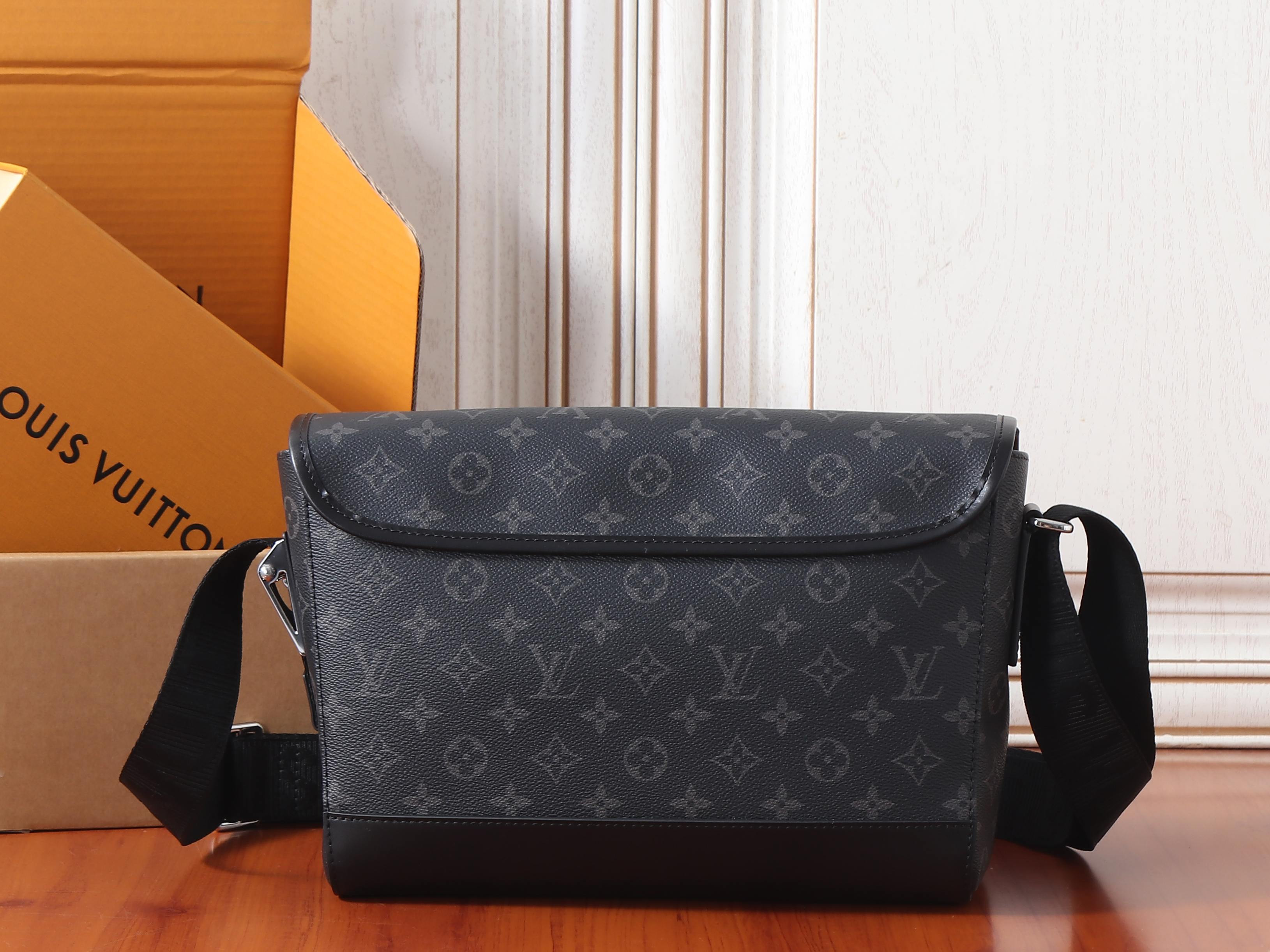 LV Courrier Messenger M28630 37x27x12cm