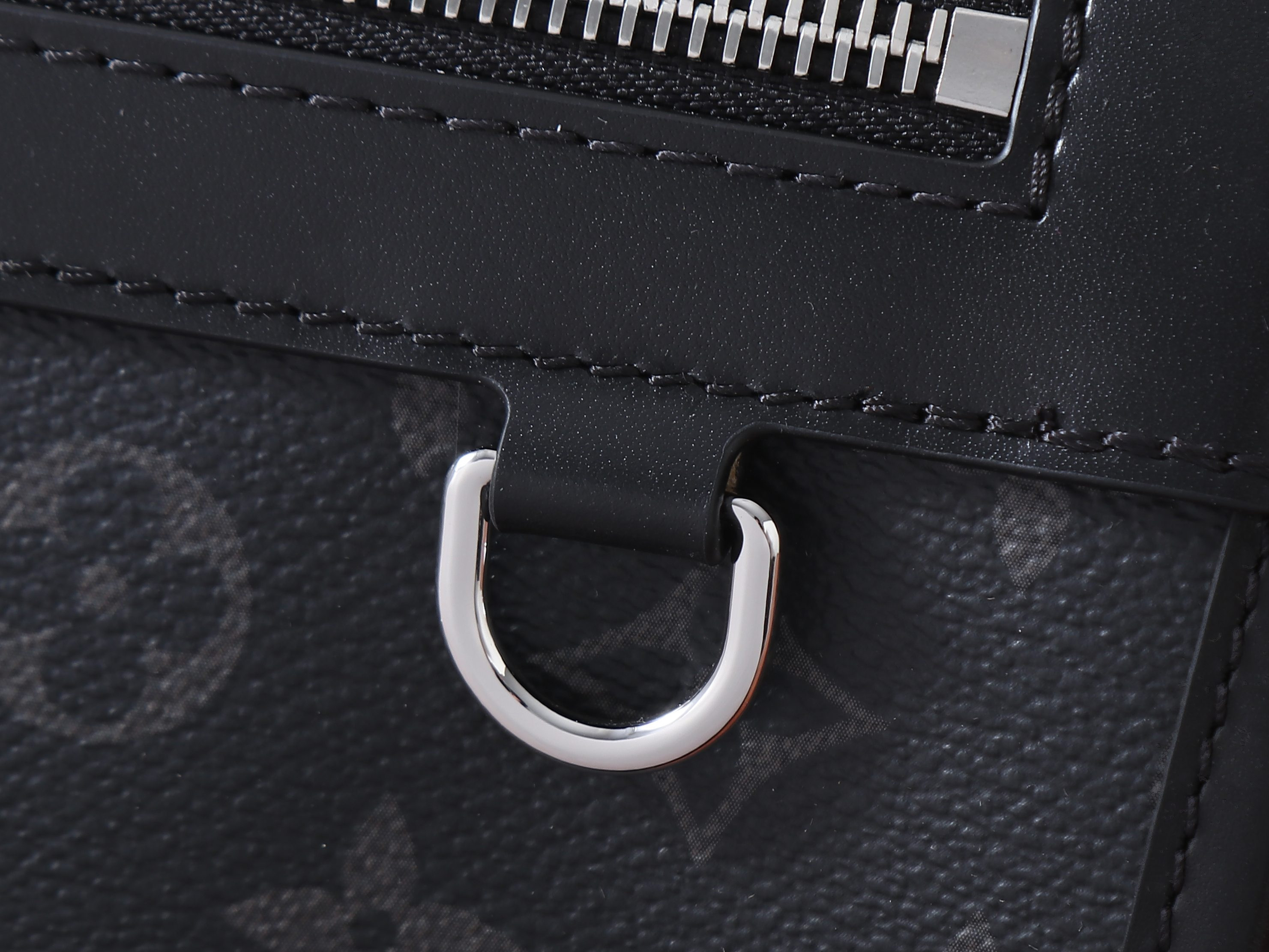 LV Courrier Messenger M28630 37x27x12cm