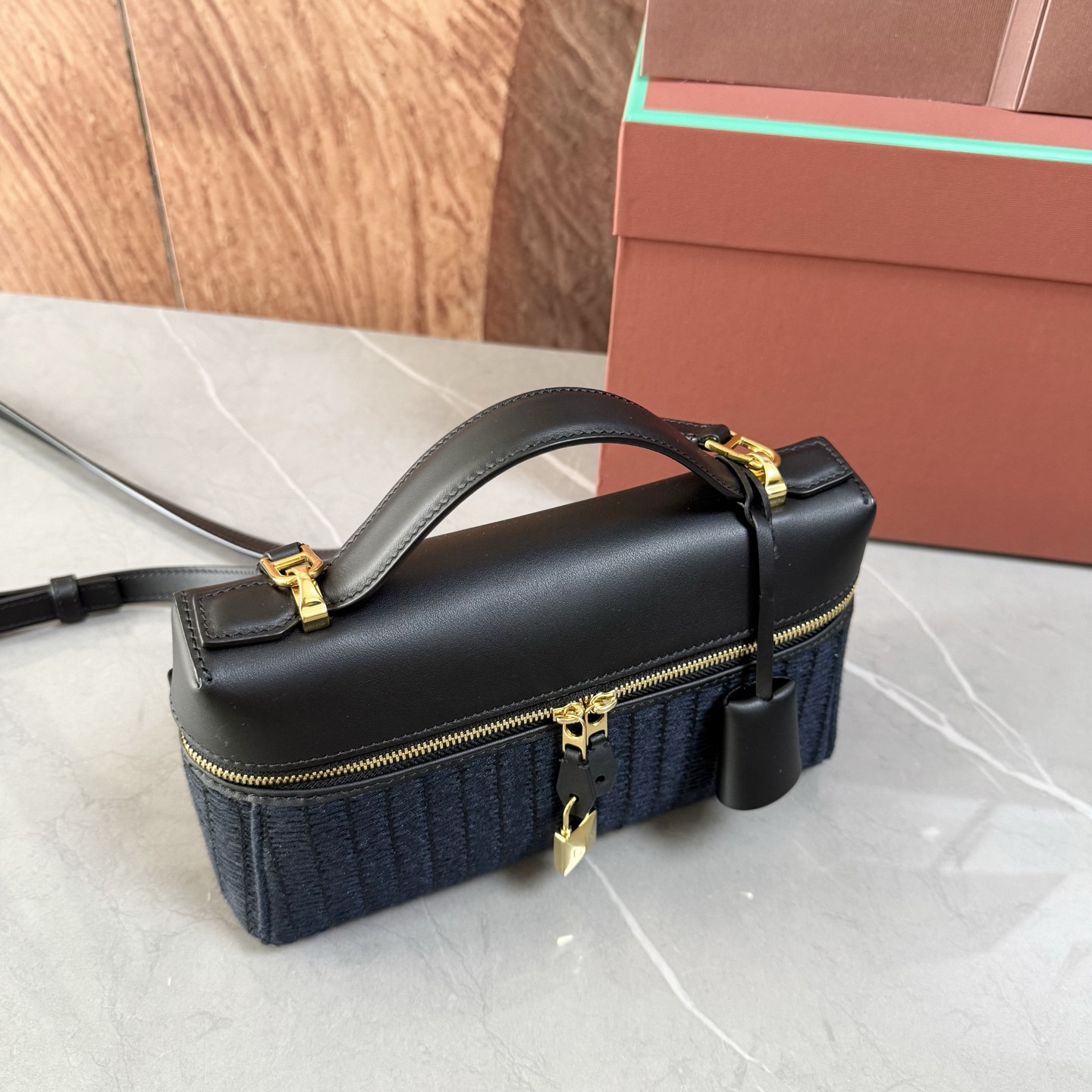 L**o p*ana extra bag l23 deep blue 23x12x7cm