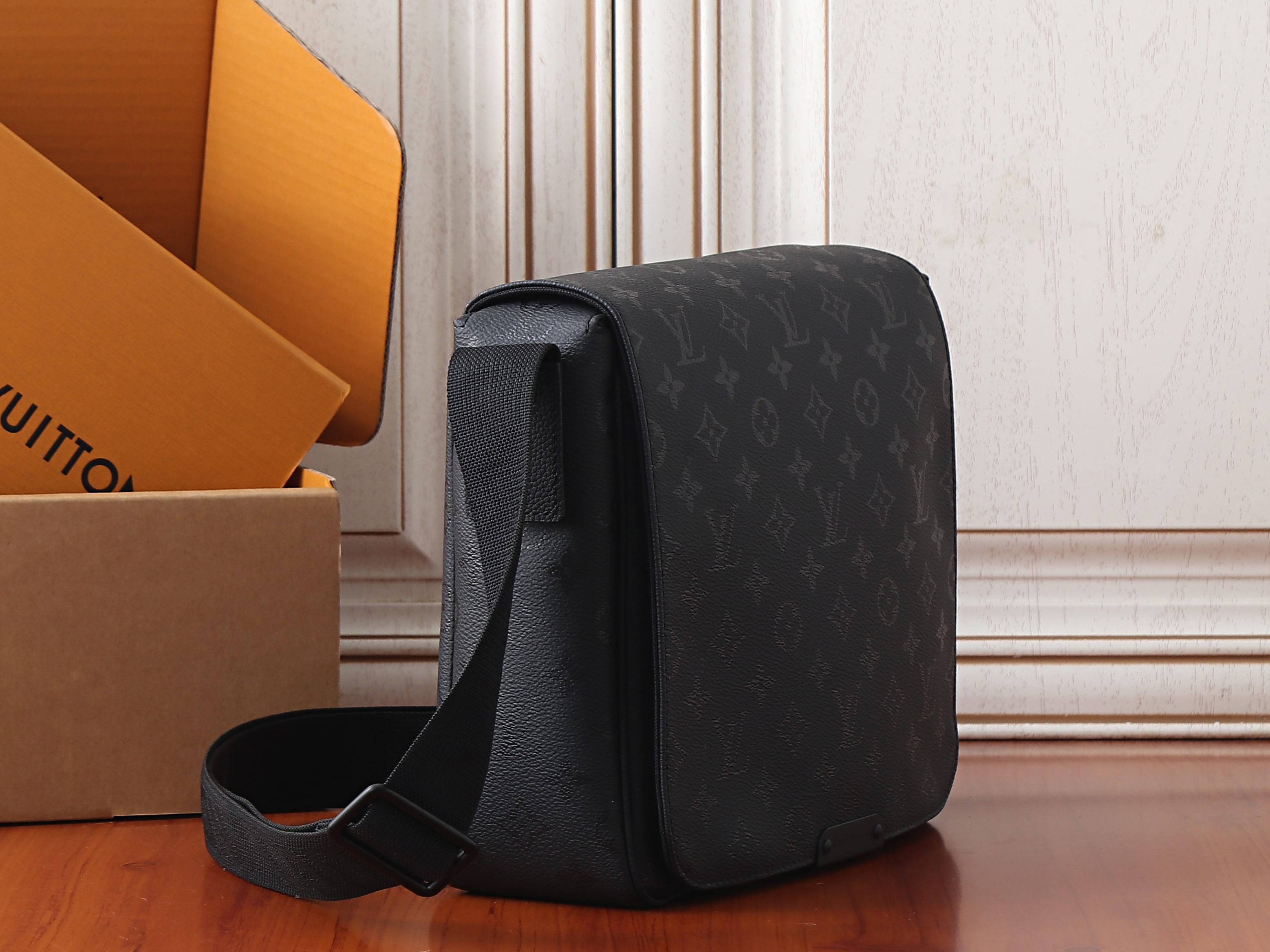 LV Bastille PM M2A195 23x27x8cm