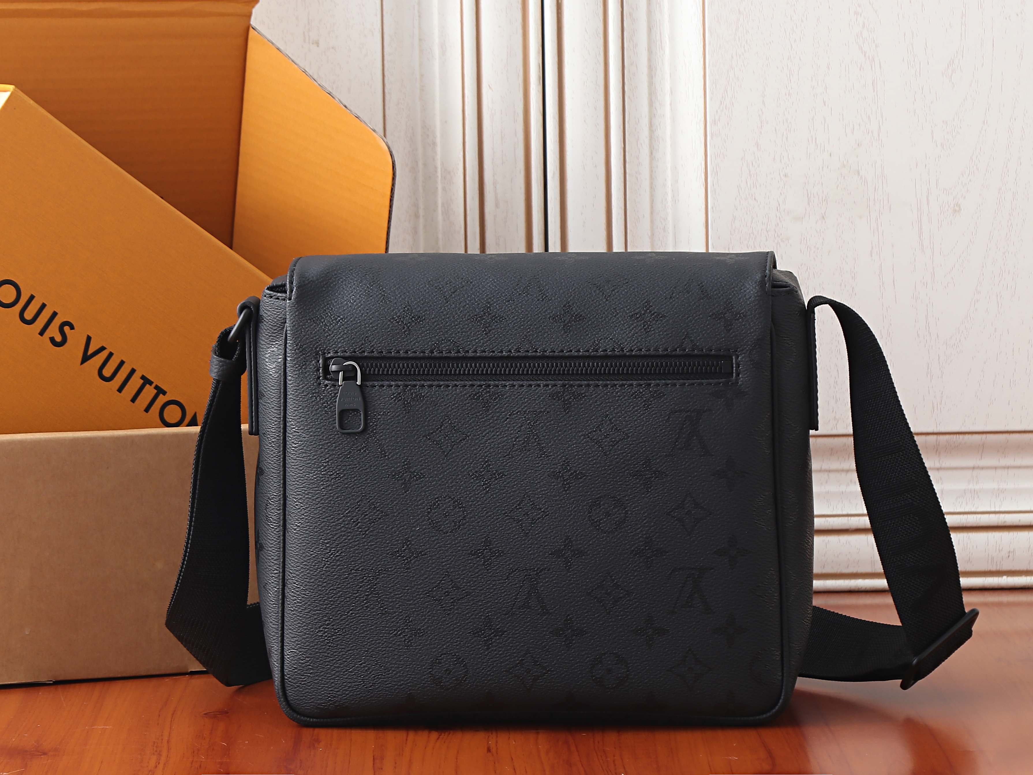 LV Bastille PM M2A195 23x27x8cm