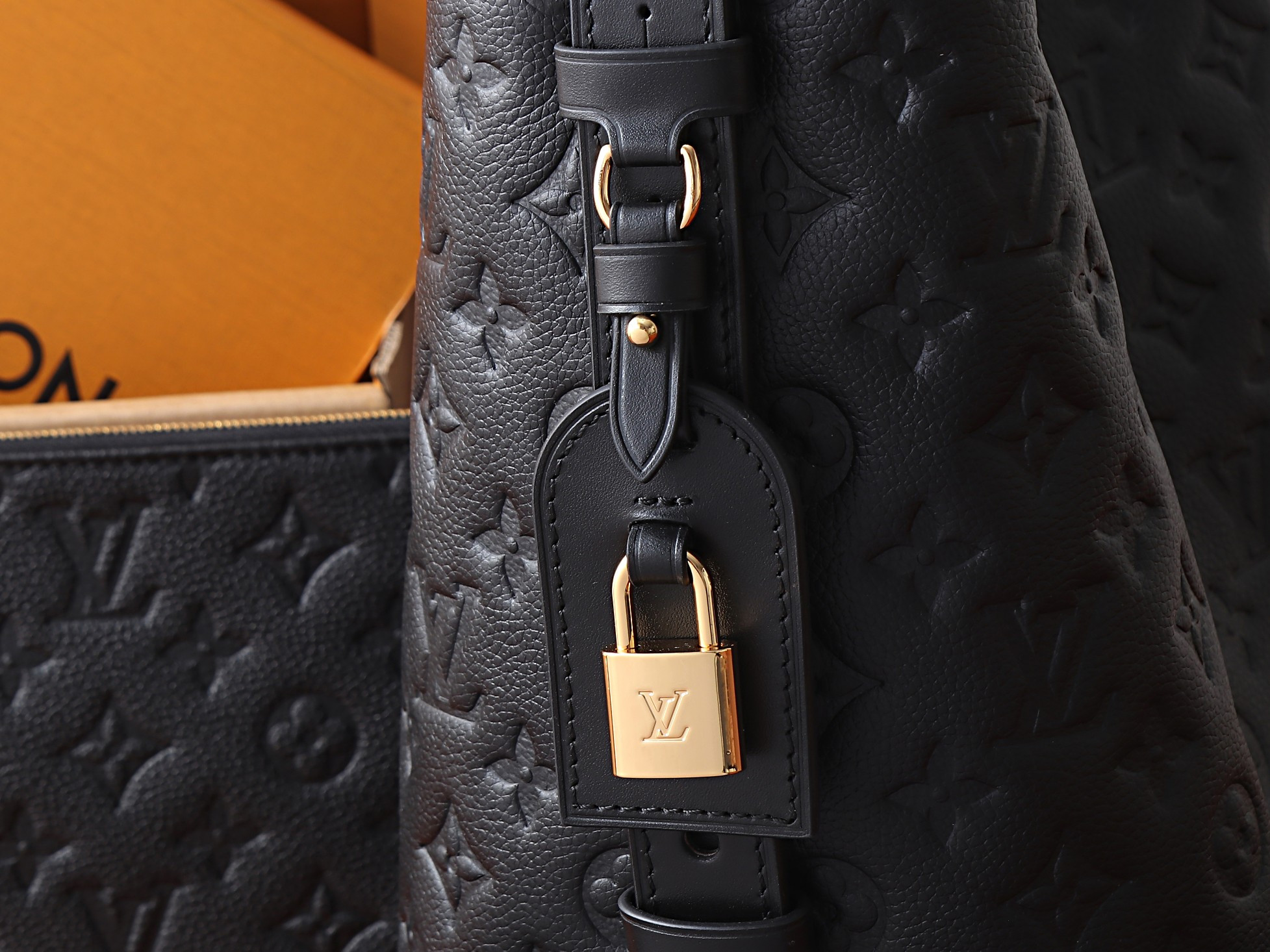 LV All In MM M29090 21x24x16cm
