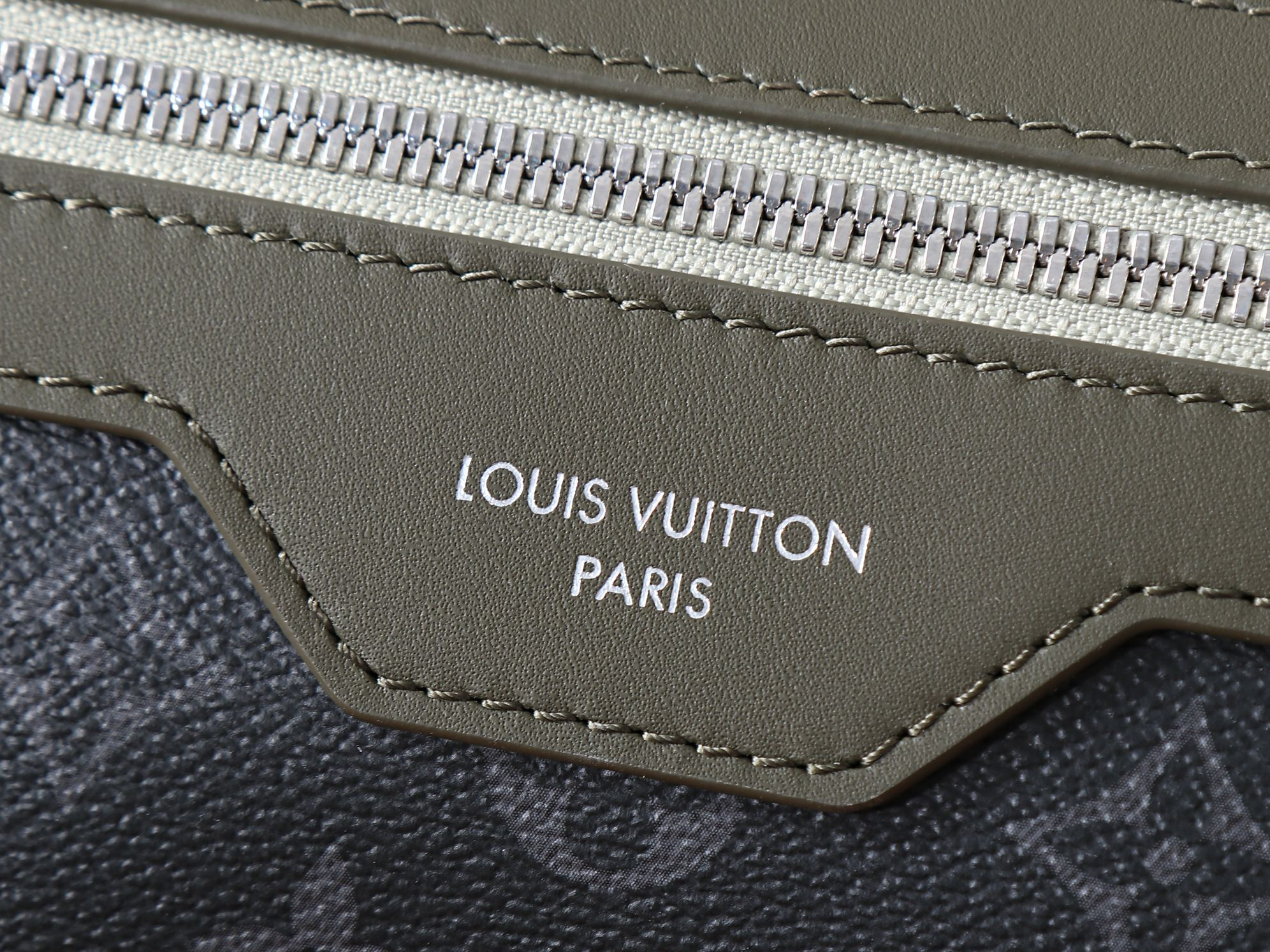 LV Courrier Messenger Bag M28629 37x27x12cm