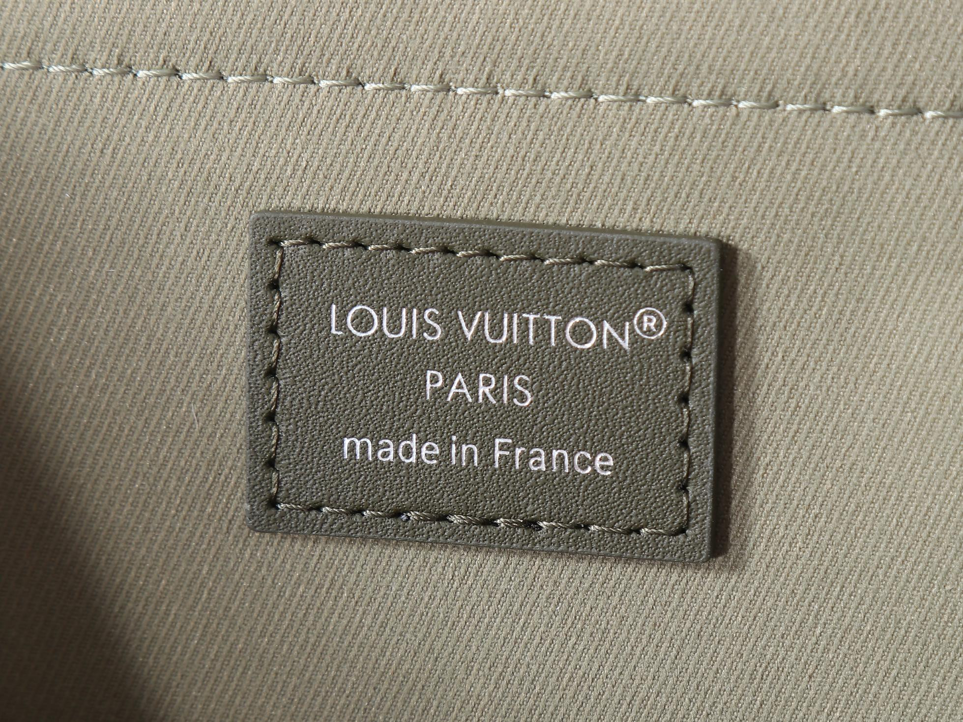 LV Courrier Messenger Bag M28629 37x27x12cm