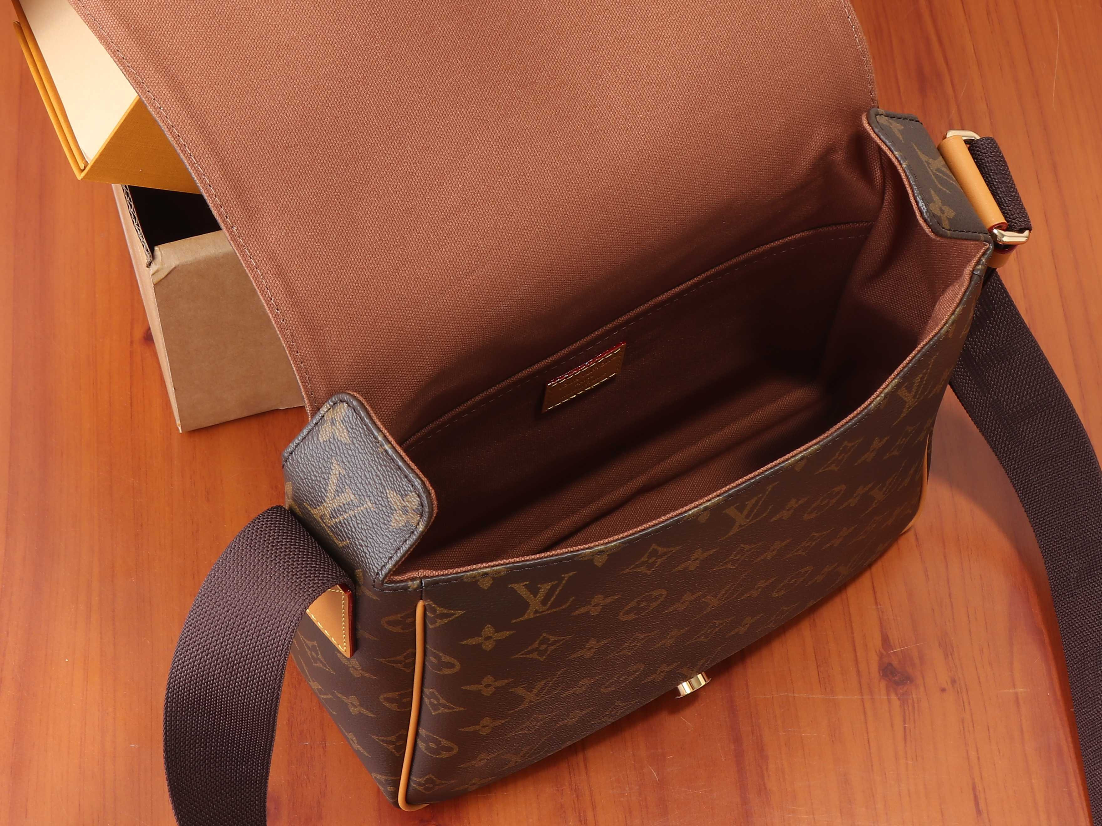 LV Bastille PM M2A191 23x27x8cm