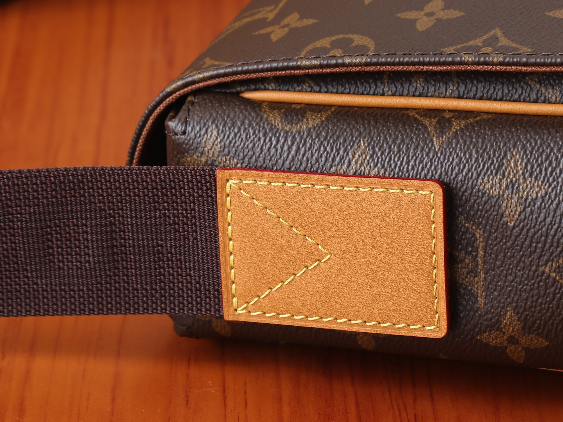 LV Bastille PM M2A191 23x27x8cm