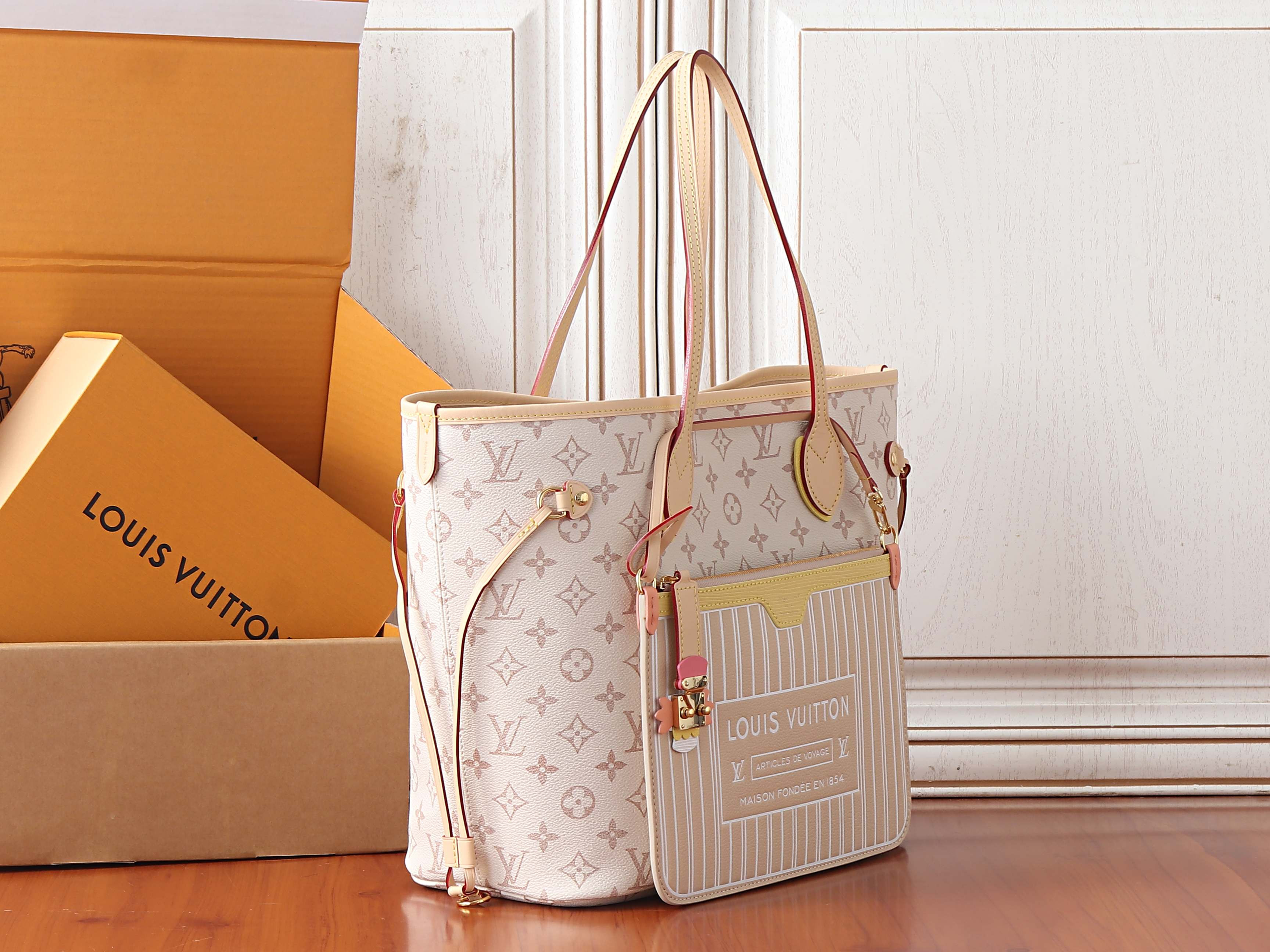 LV Neverfull Inside Out MM M2A095 31x28x14cm Without Box