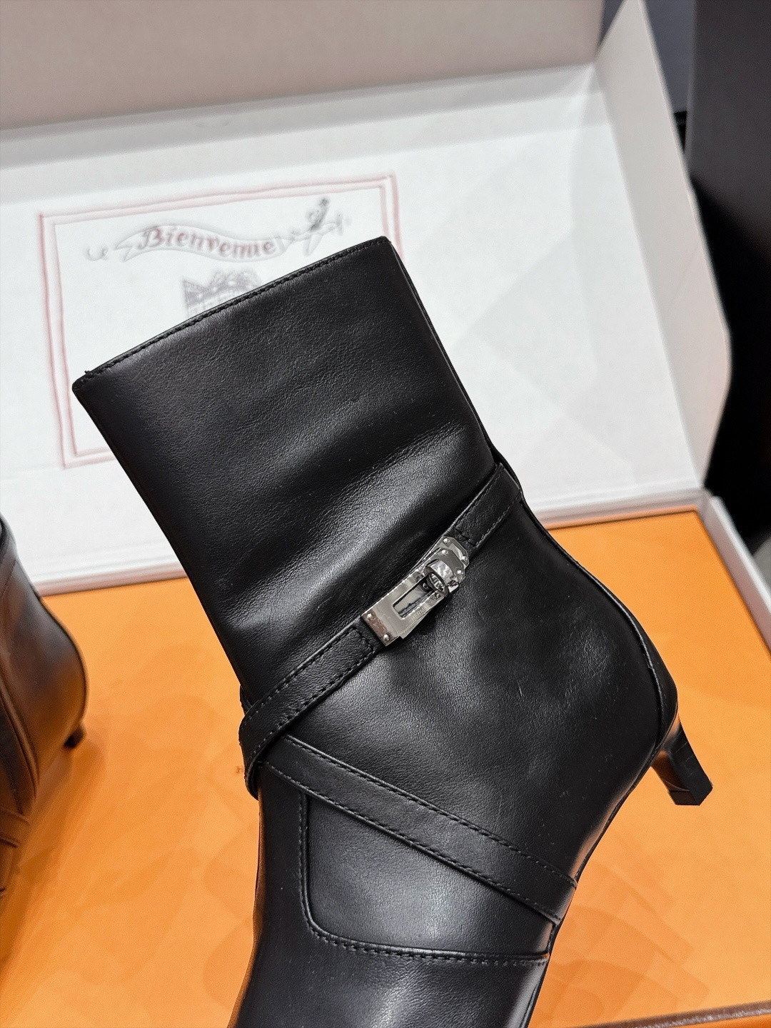 ua H**mes nice 40 ankle boot