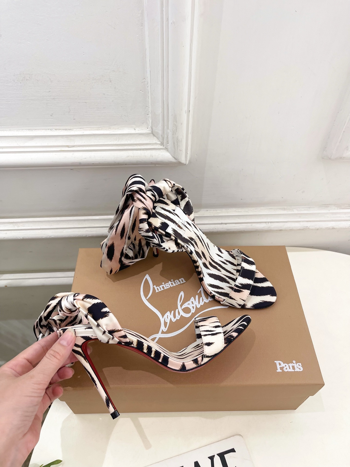 ua Ch**an louboutin du desert sandals 10cm heel