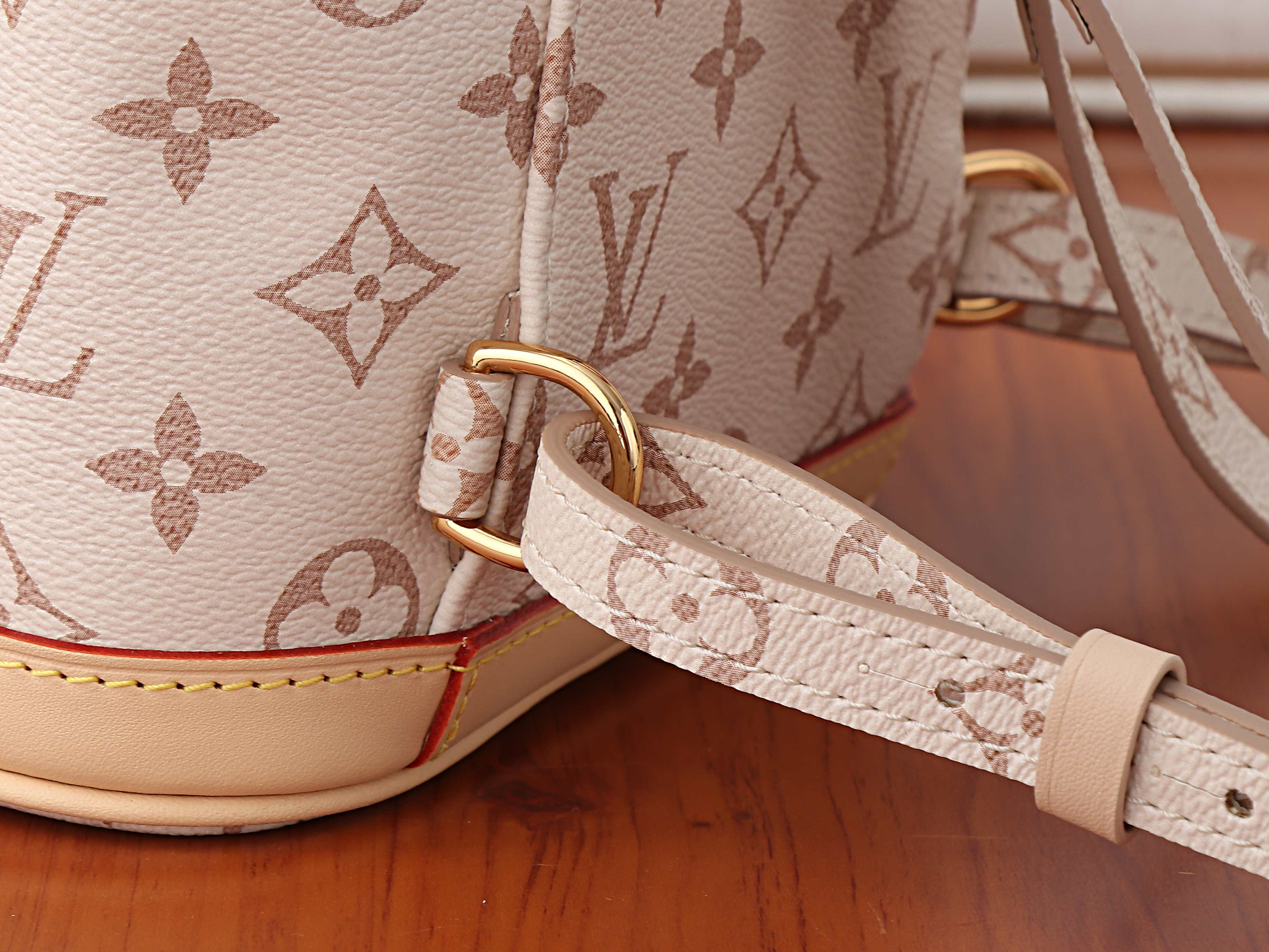 LV Montsouris Mini M2A079 24x25x12cm