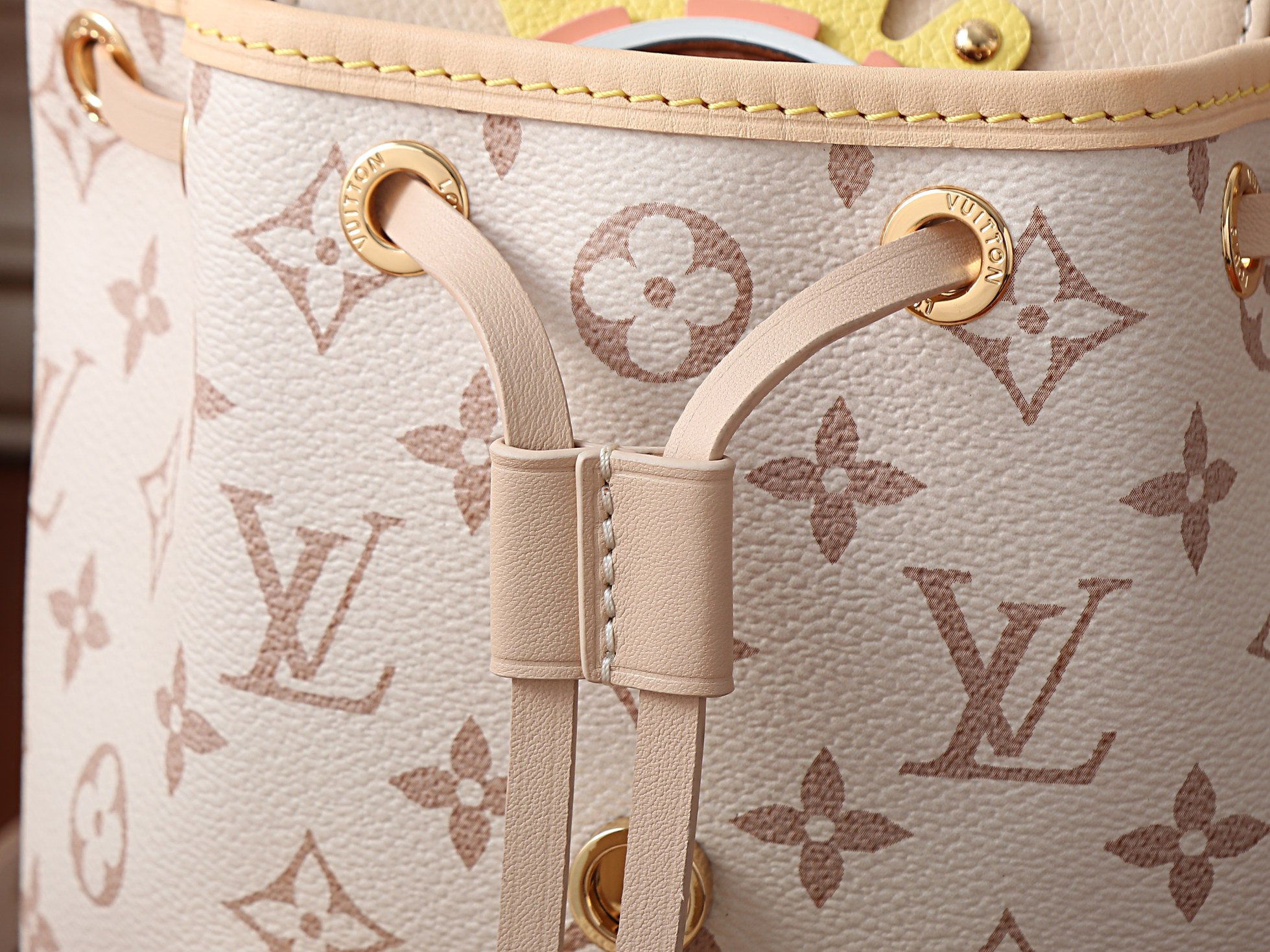LV Montsouris Mini M2A079 24x25x12cm