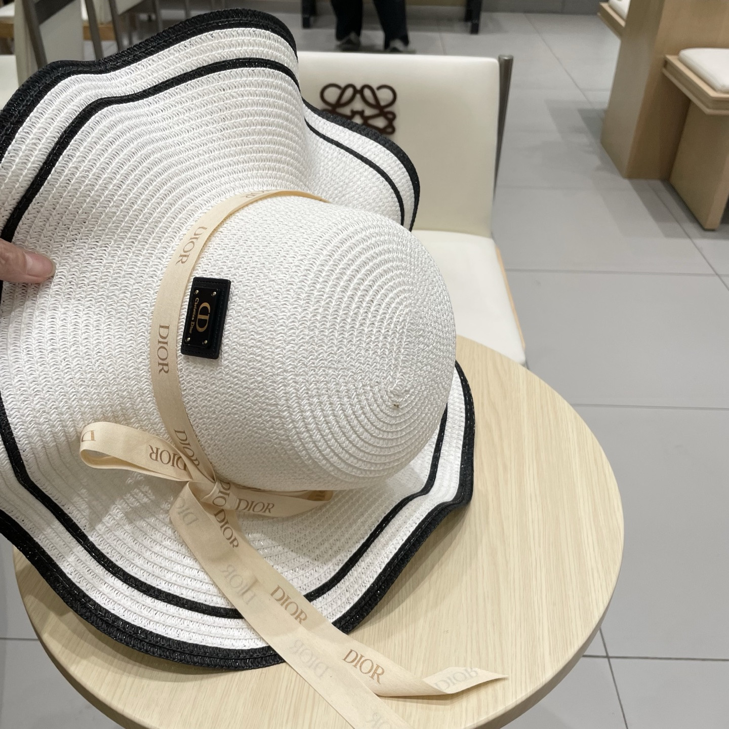 D*or straw hat 57cm head circumference