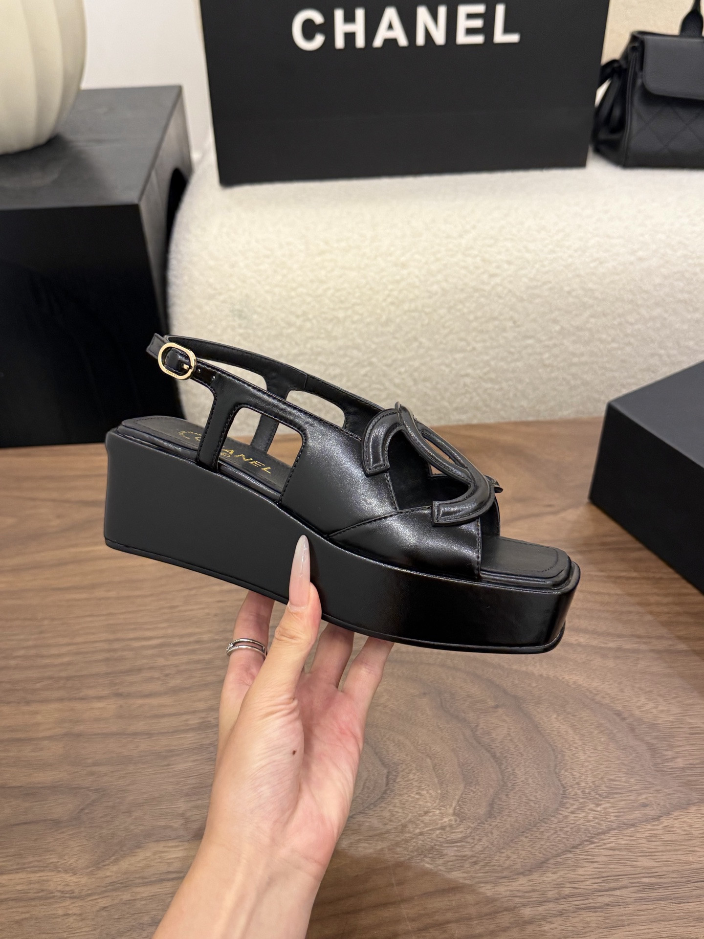 ua Ch*el sandals 5cm heel