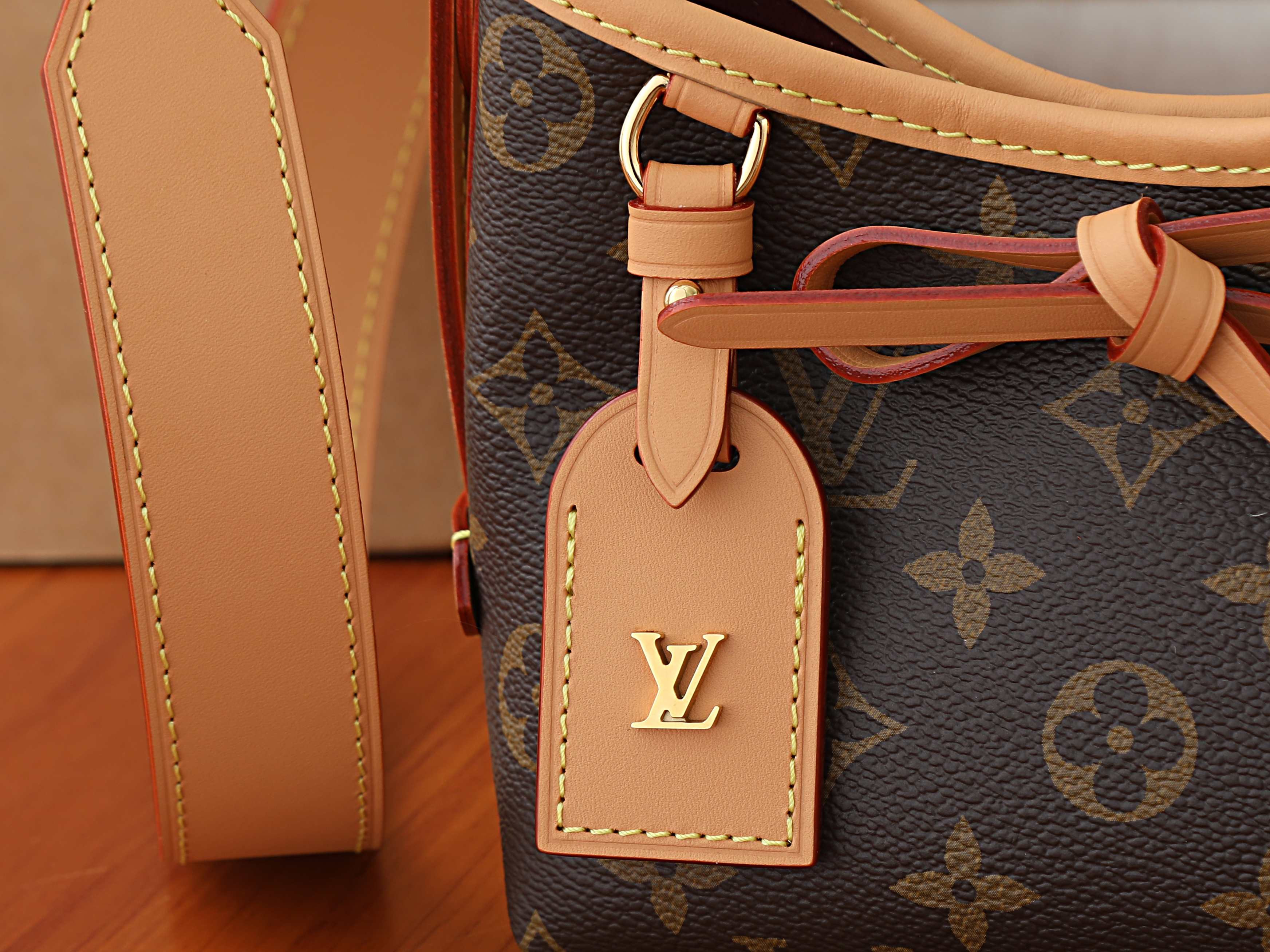 LV Nano CarryAll M2A711 16x15x9.5cm