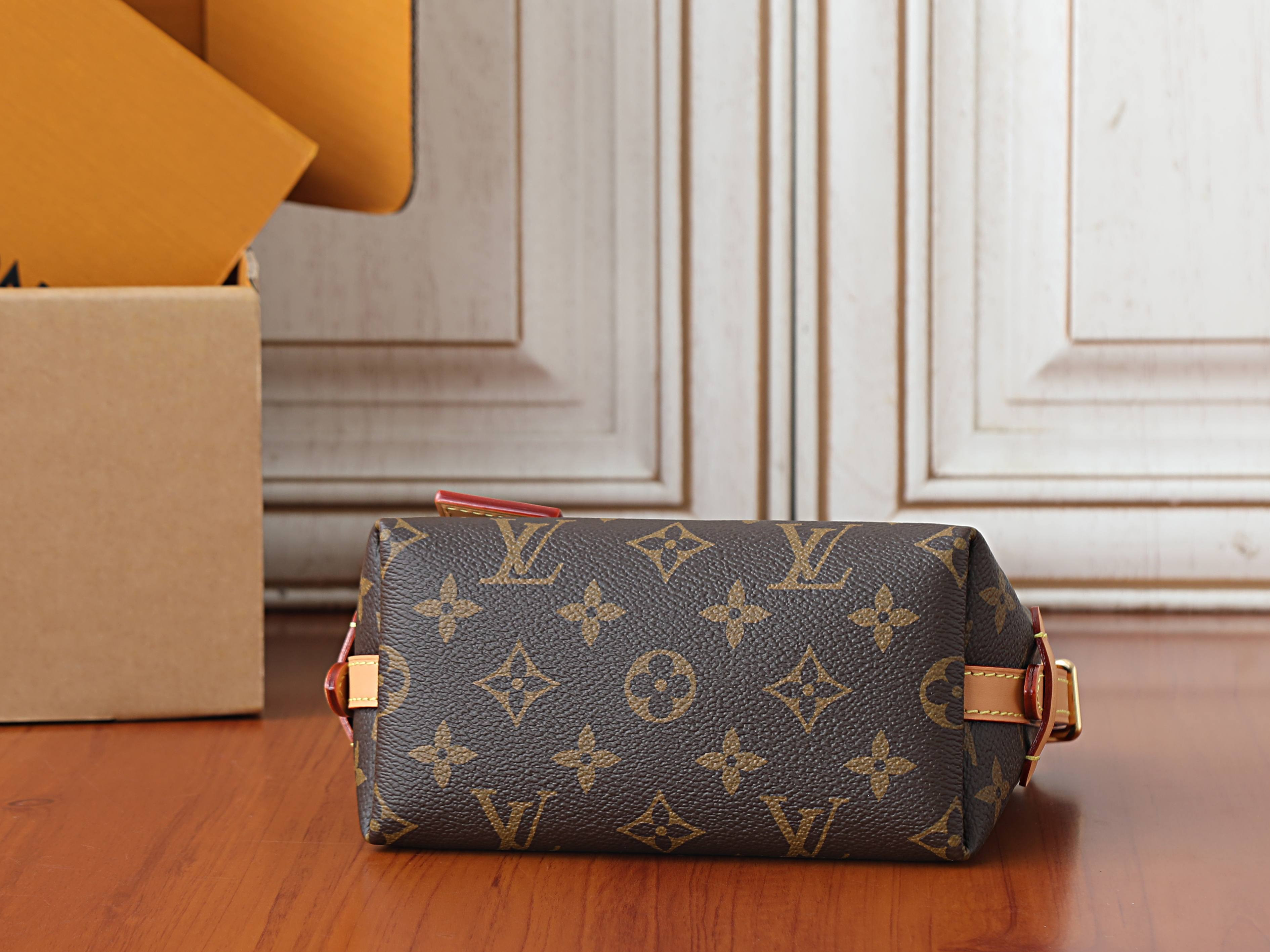 LV Nano CarryAll M2A711 16x15x9.5cm