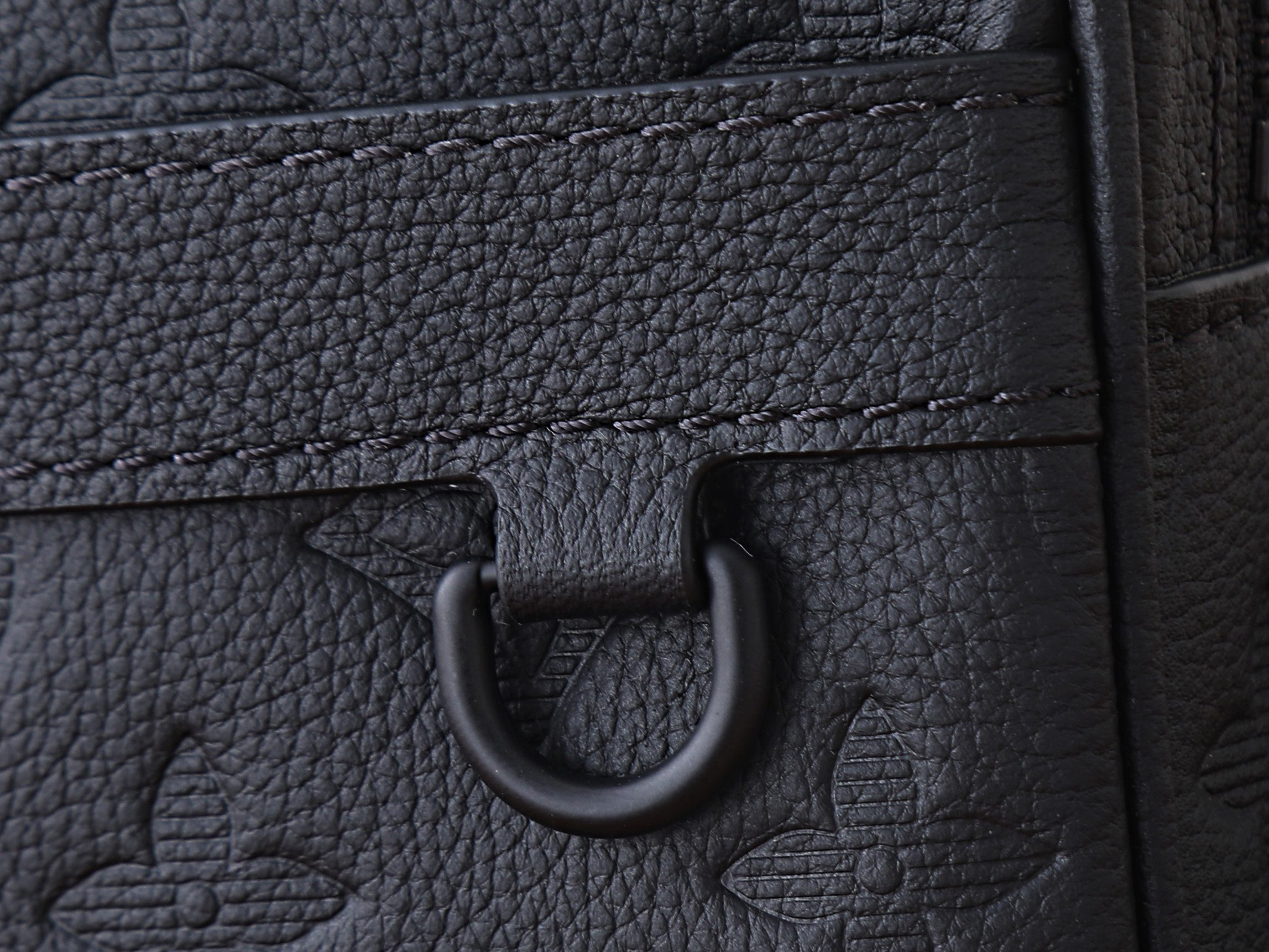 LV Alpha Messenger M28785 24x16x8cm