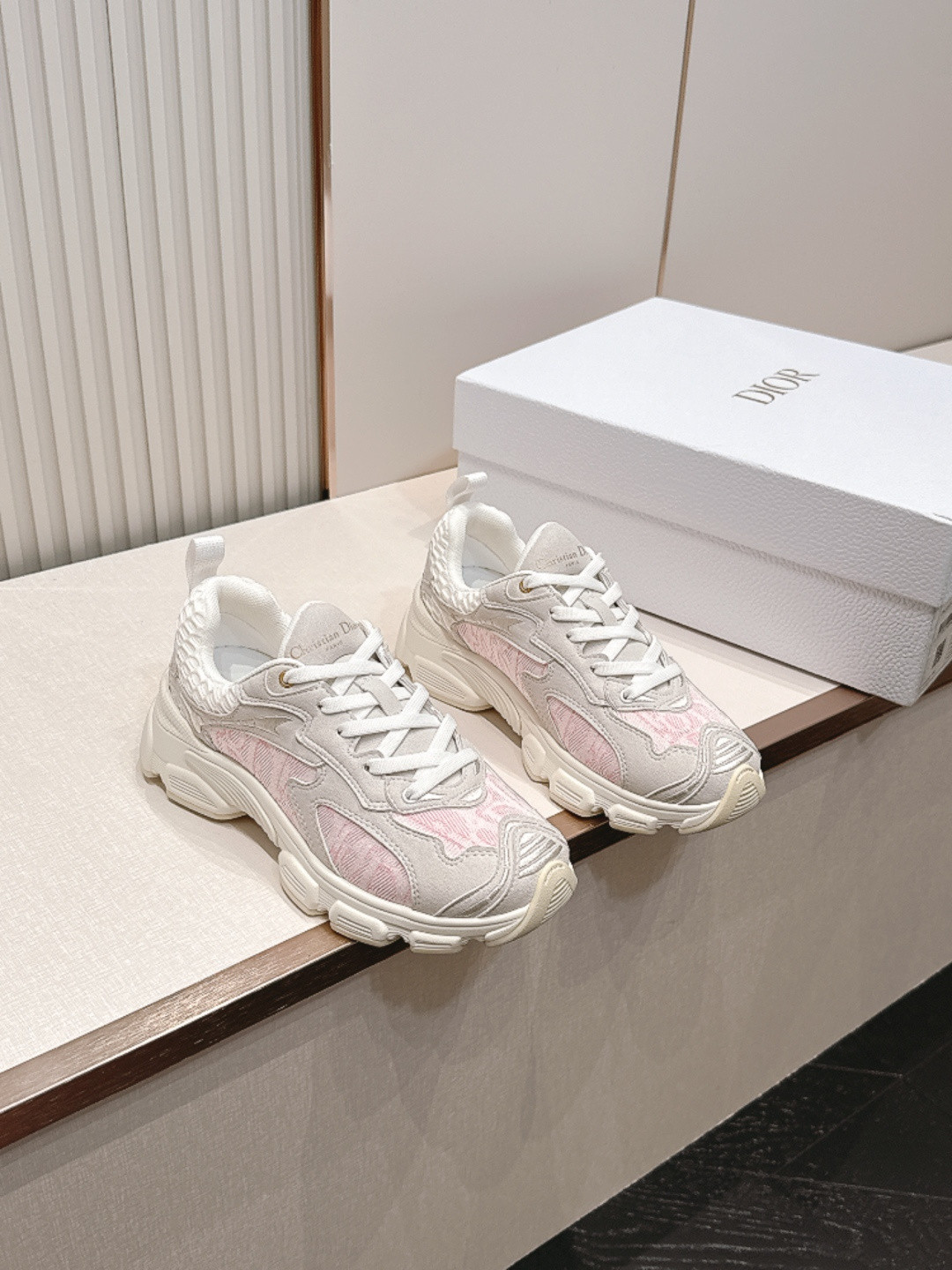 ua D*or vibe sneakers