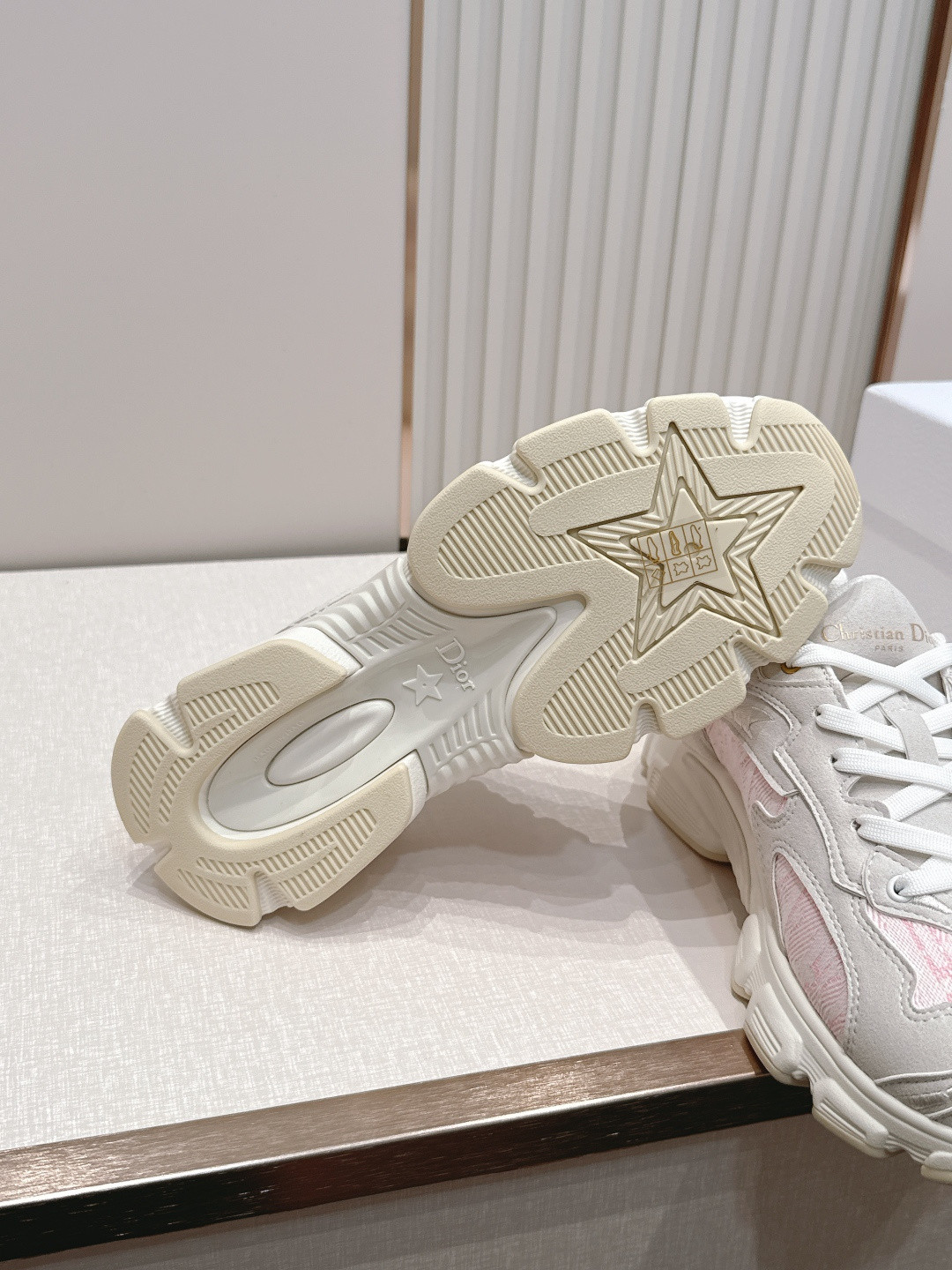 ua D*or vibe sneakers