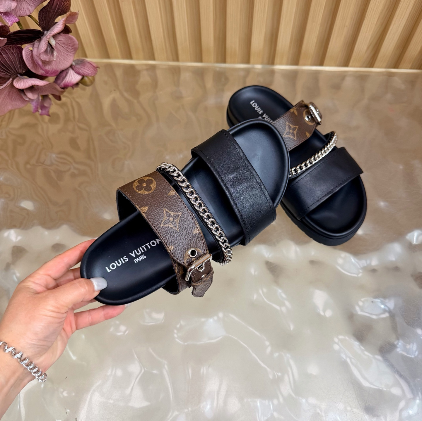 UA LV Vibe Comfort Mule