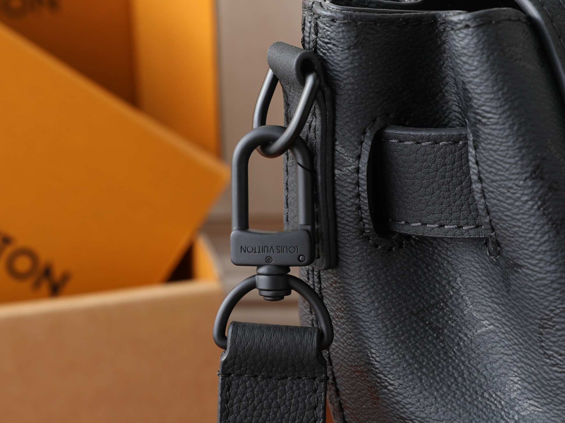 LV Steamer 30 Backpack M2A253 32 x 33 x 14 cm