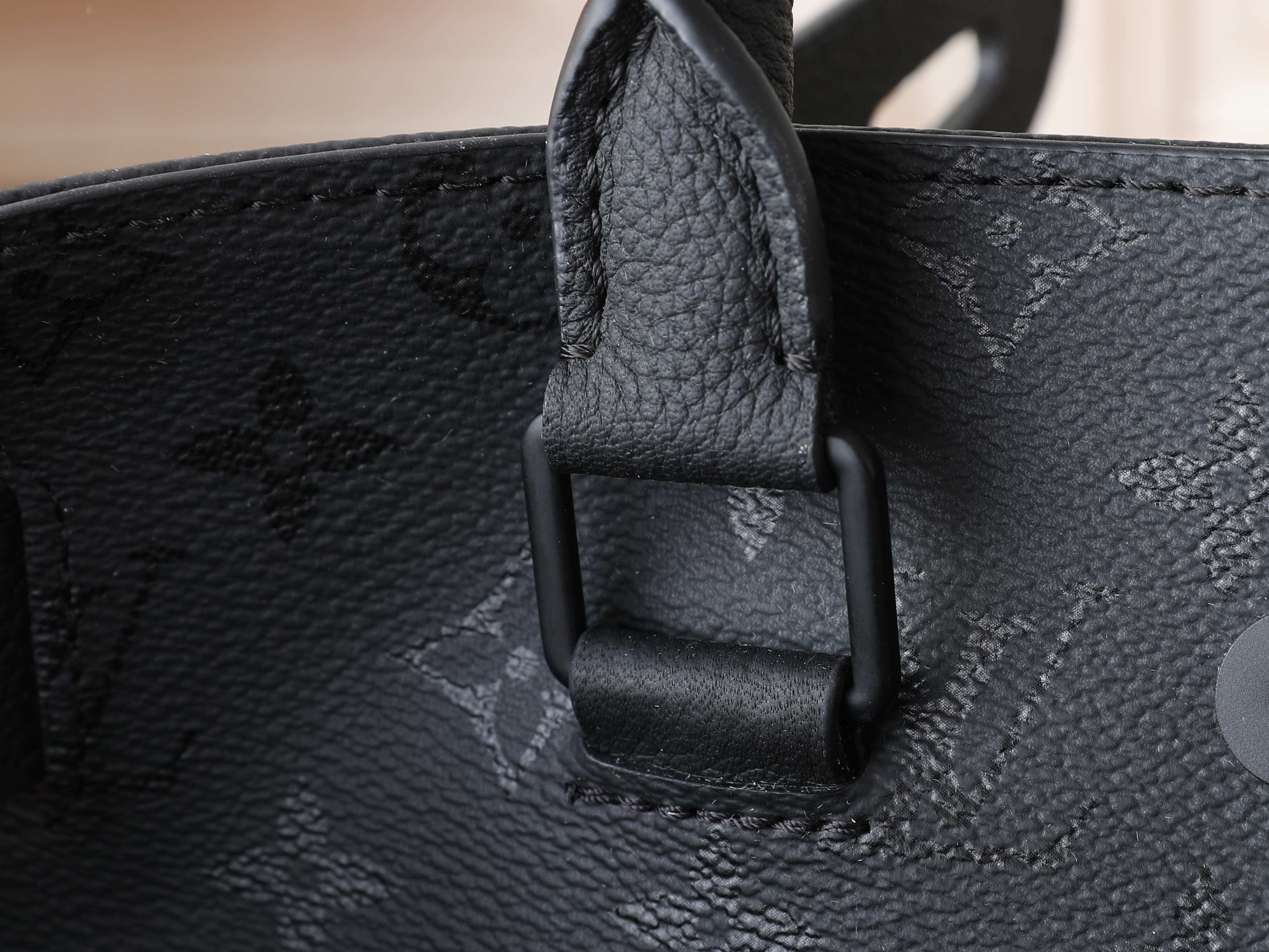 LV Steamer 30 Backpack M2A253 32 x 33 x 14 cm