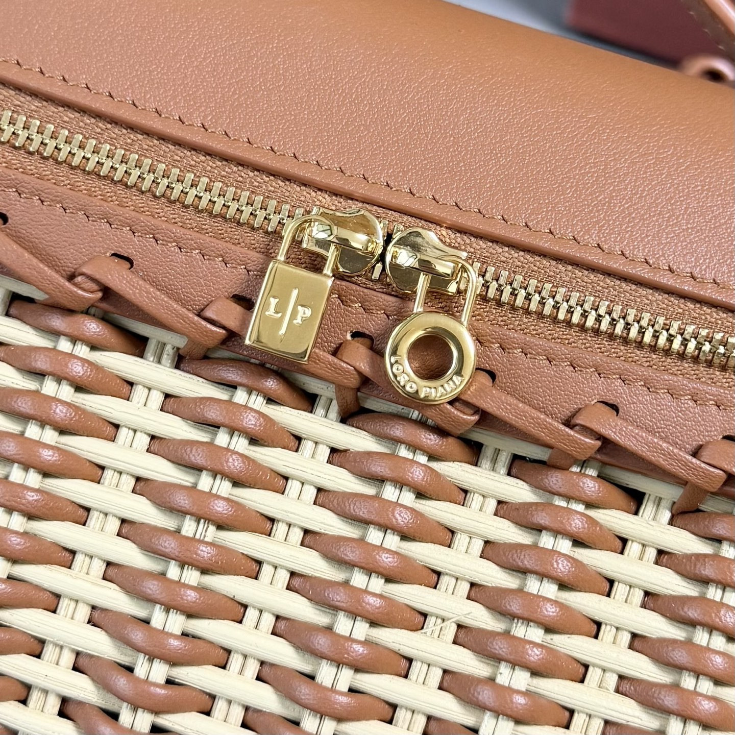 L**o p*ana extra pocket l19 east-west wicker 19x12x7cm