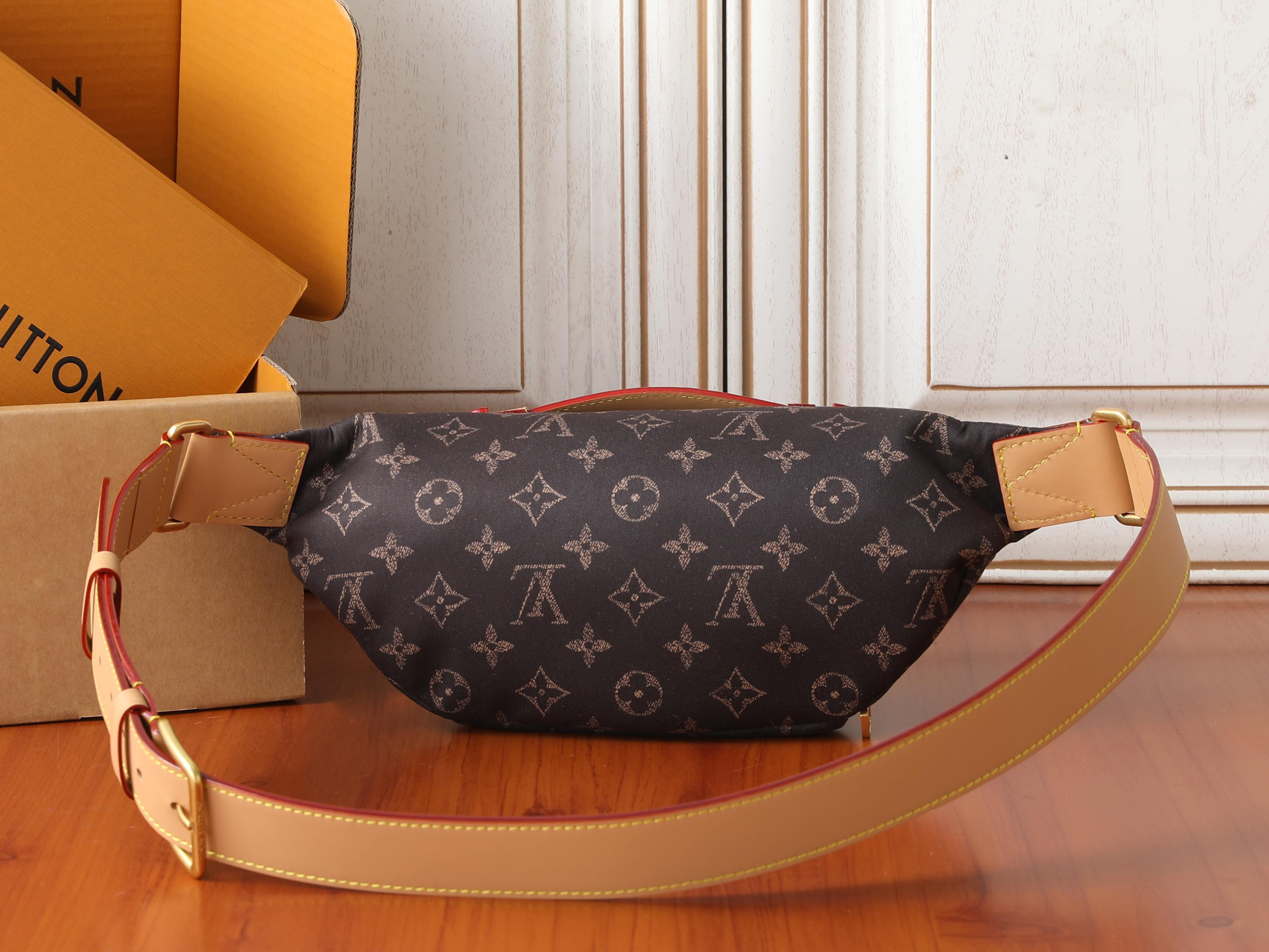 lv rush bumbag l0*is V*t0n silk tech m2a452 30x15x8cm