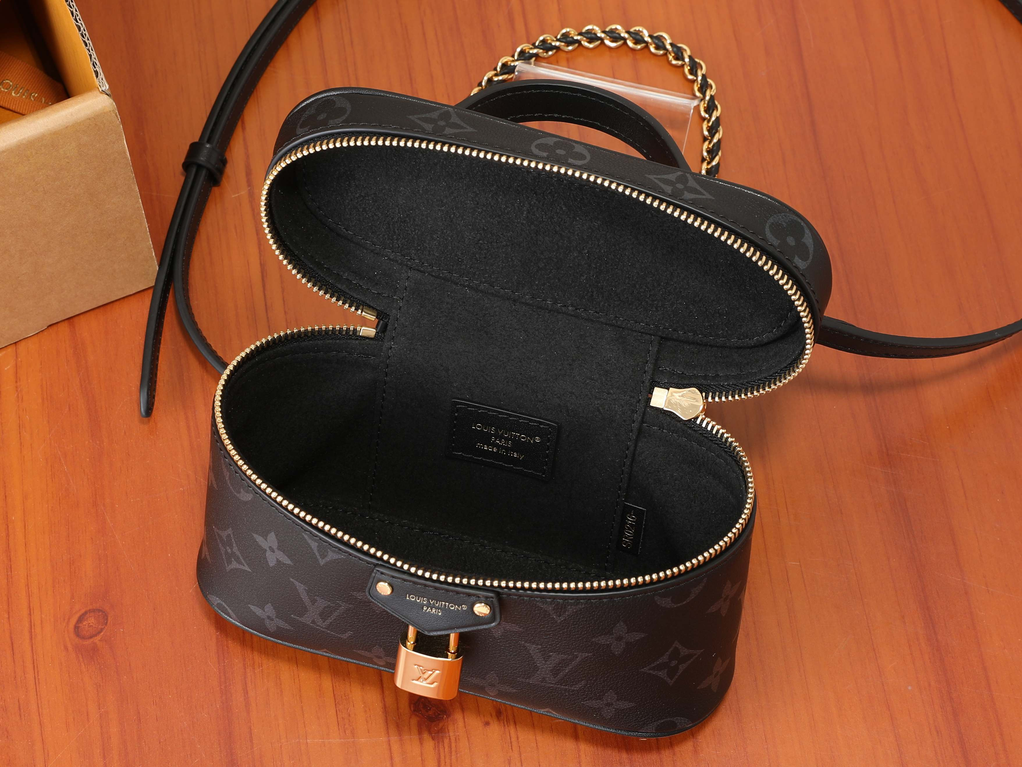 LV Vanity Chain Pouch M3A372 19x11.5x6.5cm